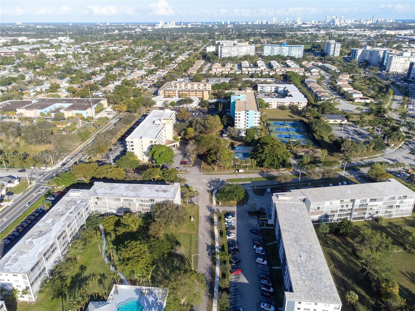 4800 Hillcrest Ln 307, Hollywood, Florida 33021, 2 Bedrooms Bedrooms, ,2 BathroomsBathrooms,Residential,For Sale,4800 Hillcrest Ln 307,A11527767
