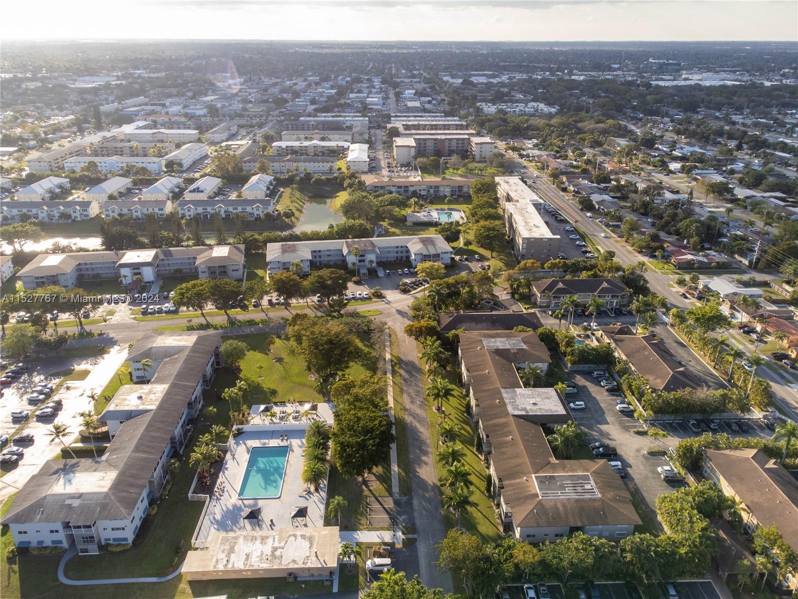 4800 Hillcrest Ln 307, Hollywood, Florida 33021, 2 Bedrooms Bedrooms, ,2 BathroomsBathrooms,Residential,For Sale,4800 Hillcrest Ln 307,A11527767