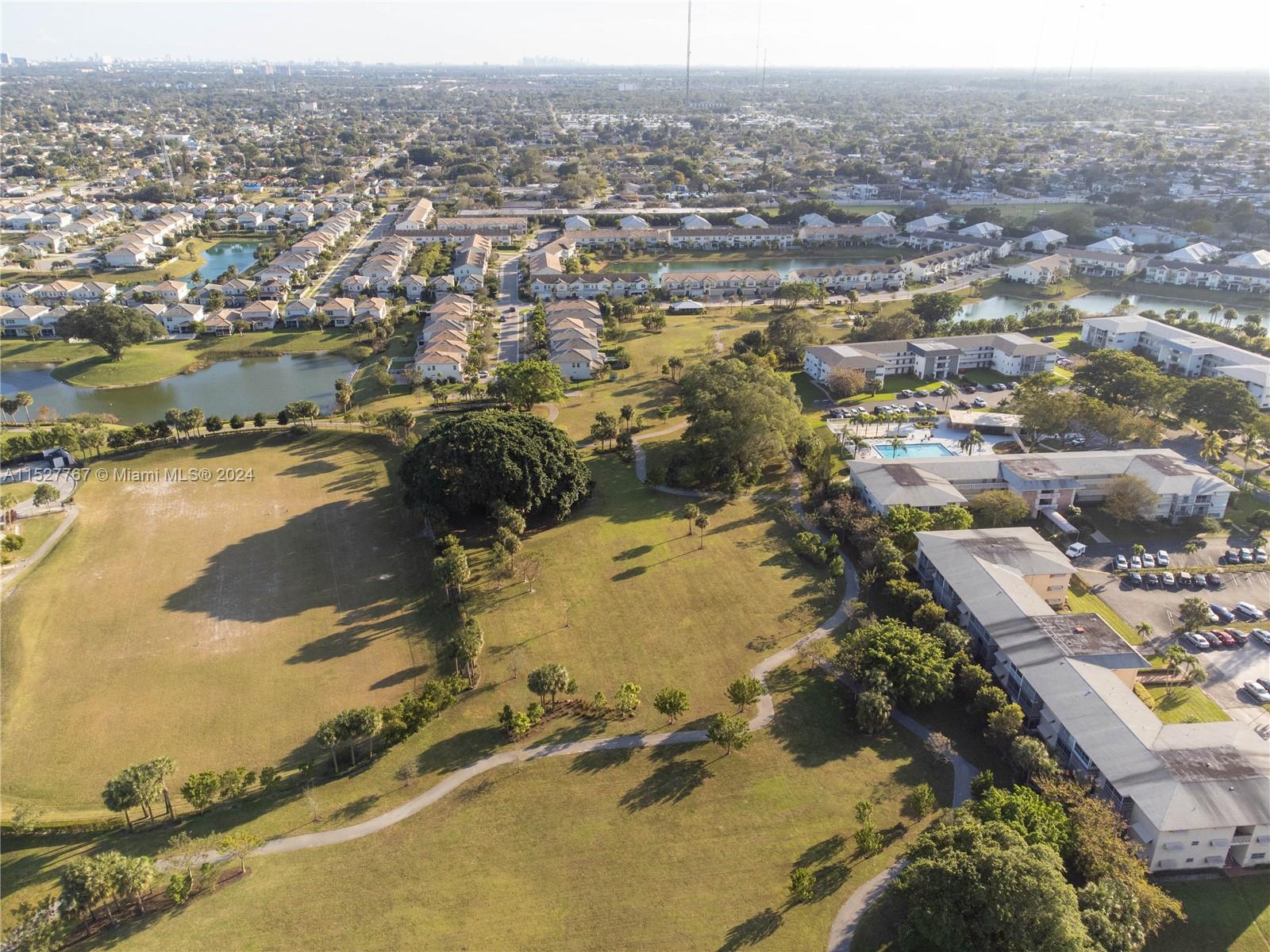 4800 Hillcrest Ln 307, Hollywood, Florida 33021, 2 Bedrooms Bedrooms, ,2 BathroomsBathrooms,Residential,For Sale,4800 Hillcrest Ln 307,A11527767