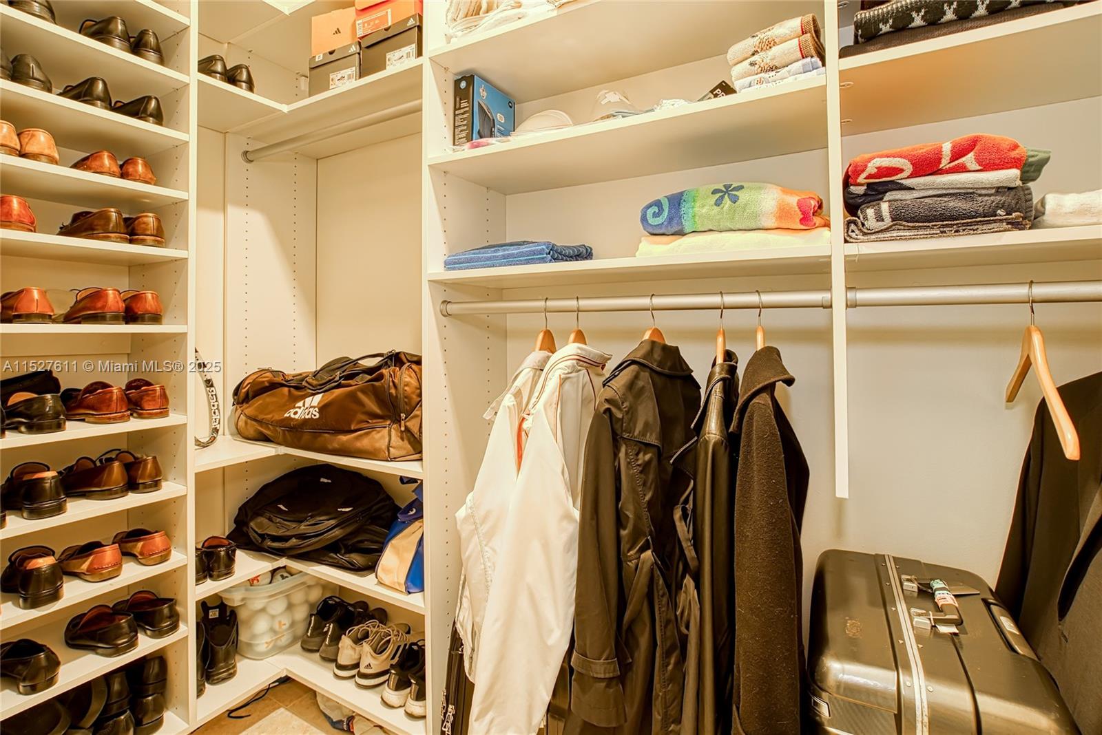 20185 E Country Club Dr 202/203, Aventura, Florida 33180, 3 Bedrooms Bedrooms, ,2 BathroomsBathrooms,Residential,For Sale,20185 E Country Club Dr 202/203,A11527611