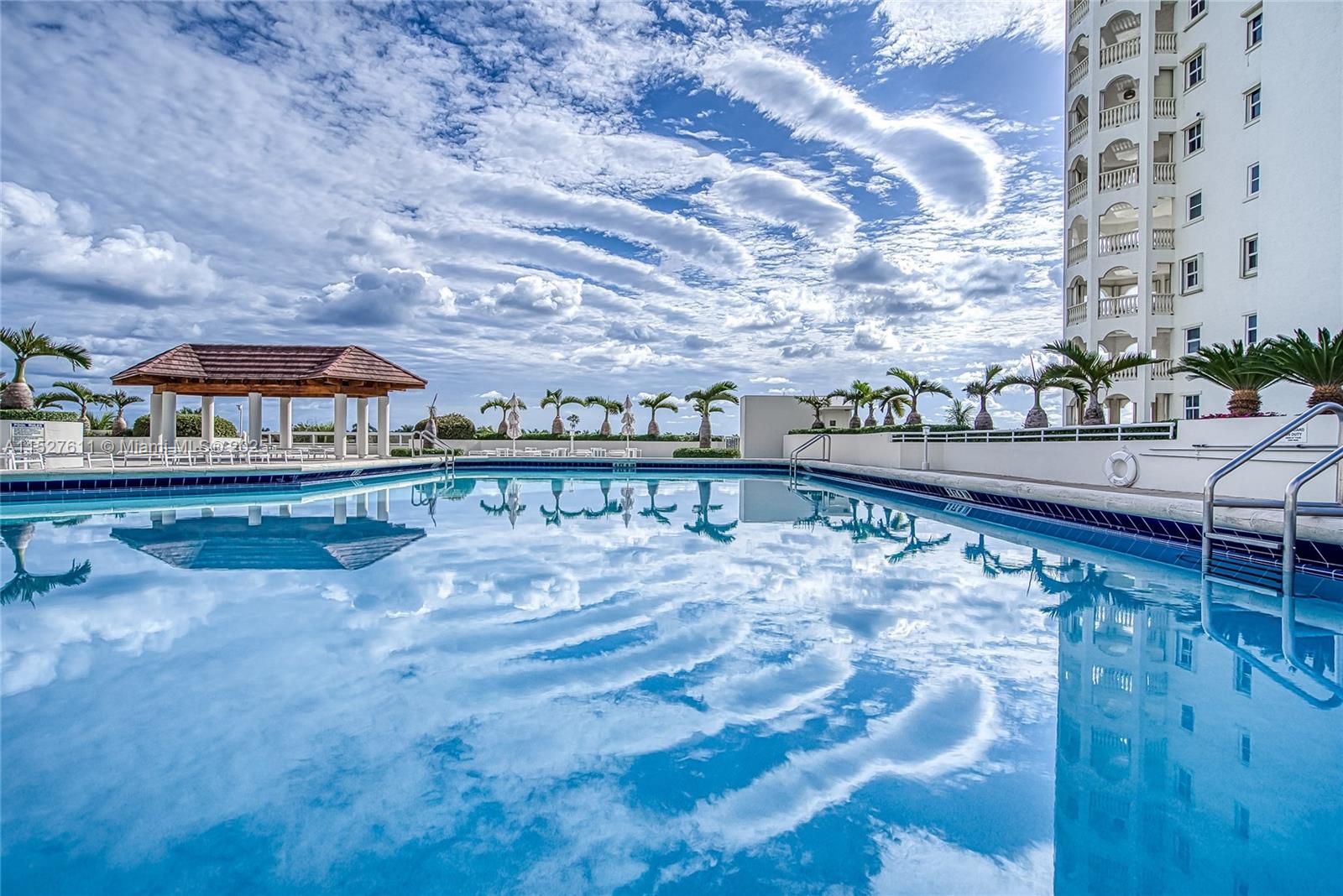 20185 E Country Club Dr 202/203, Aventura, Florida 33180, 3 Bedrooms Bedrooms, ,2 BathroomsBathrooms,Residential,For Sale,20185 E Country Club Dr 202/203,A11527611