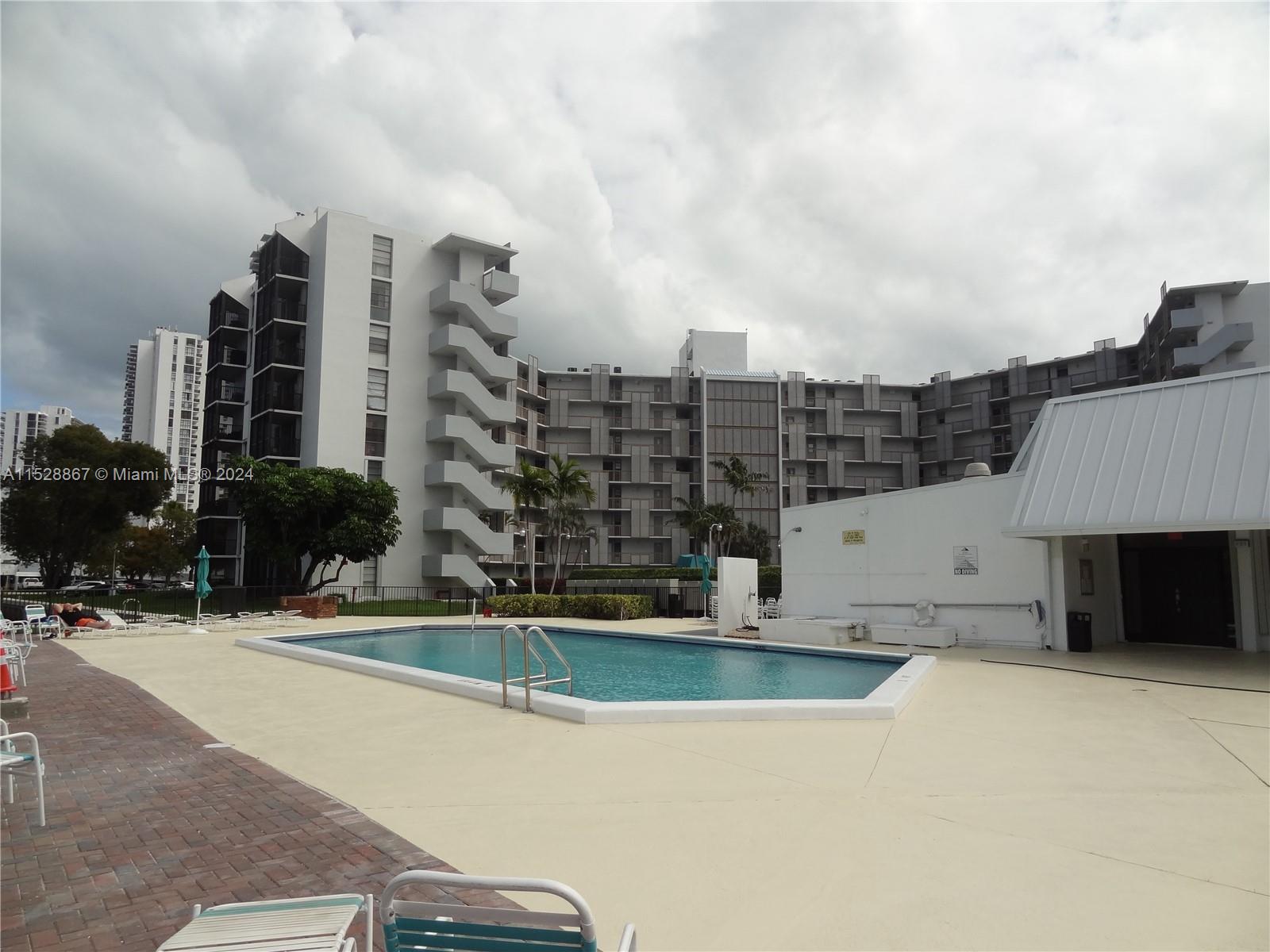 3401 N Country Club Dr 507, Aventura, Florida 33180, 2 Bedrooms Bedrooms, ,2 BathroomsBathrooms,Residential,For Sale,3401 N Country Club Dr 507,A11528867