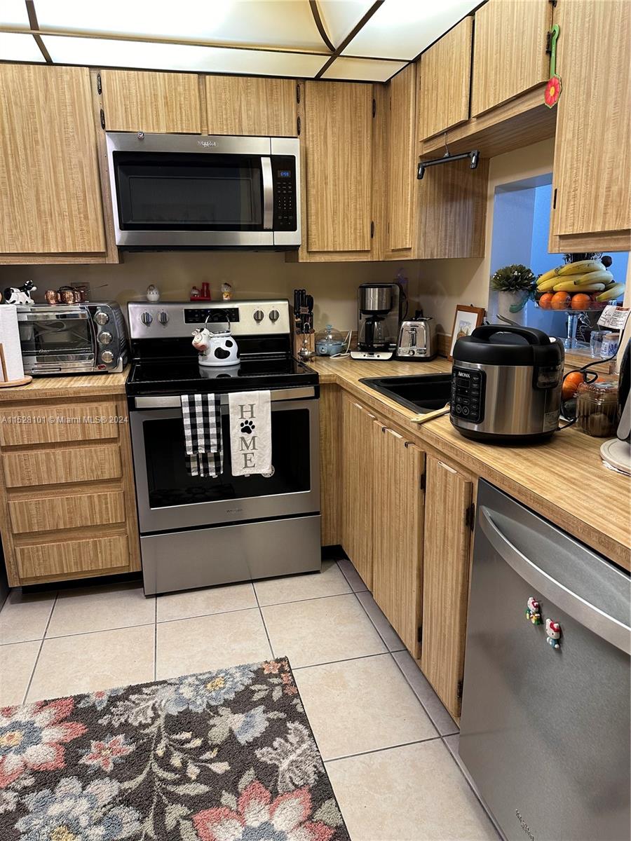 6701 N University Dr 202, Tamarac, Florida 33321, 2 Bedrooms Bedrooms, ,2 BathroomsBathrooms,Residential,For Sale,6701 N University Dr 202,A11528101