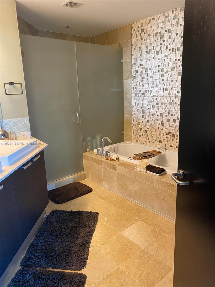 3131 NE 188th St 2-608, Aventura, Florida 33180, 3 Bedrooms Bedrooms, ,2 BathroomsBathrooms,Residential,For Sale,3131 NE 188th St 2-608,A11528115