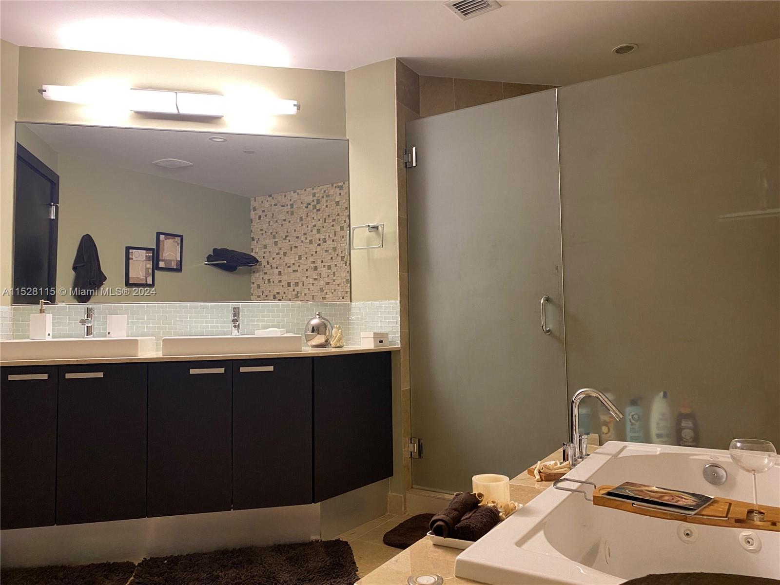 3131 NE 188th St 2-608, Aventura, Florida 33180, 3 Bedrooms Bedrooms, ,2 BathroomsBathrooms,Residential,For Sale,3131 NE 188th St 2-608,A11528115