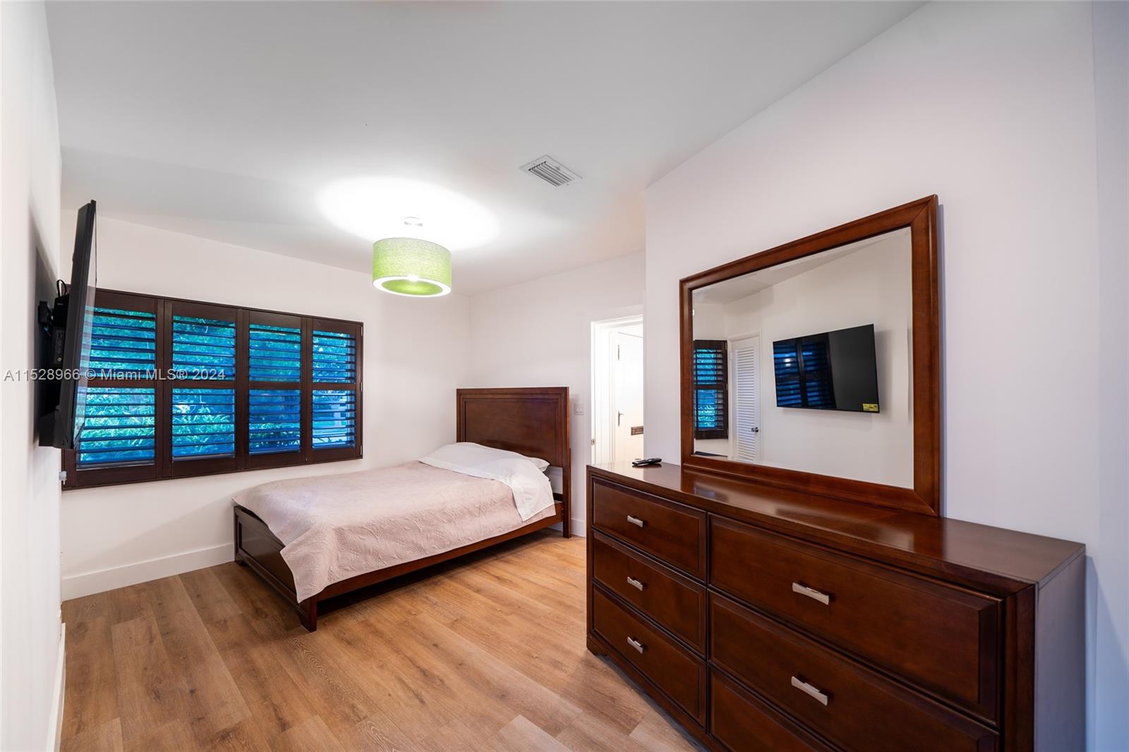 1310 Jackson St 1310, Hollywood, Florida 33019, 3 Bedrooms Bedrooms, ,3 BathroomsBathrooms,Residentiallease,For Rent,1310 Jackson St 1310,A11528966