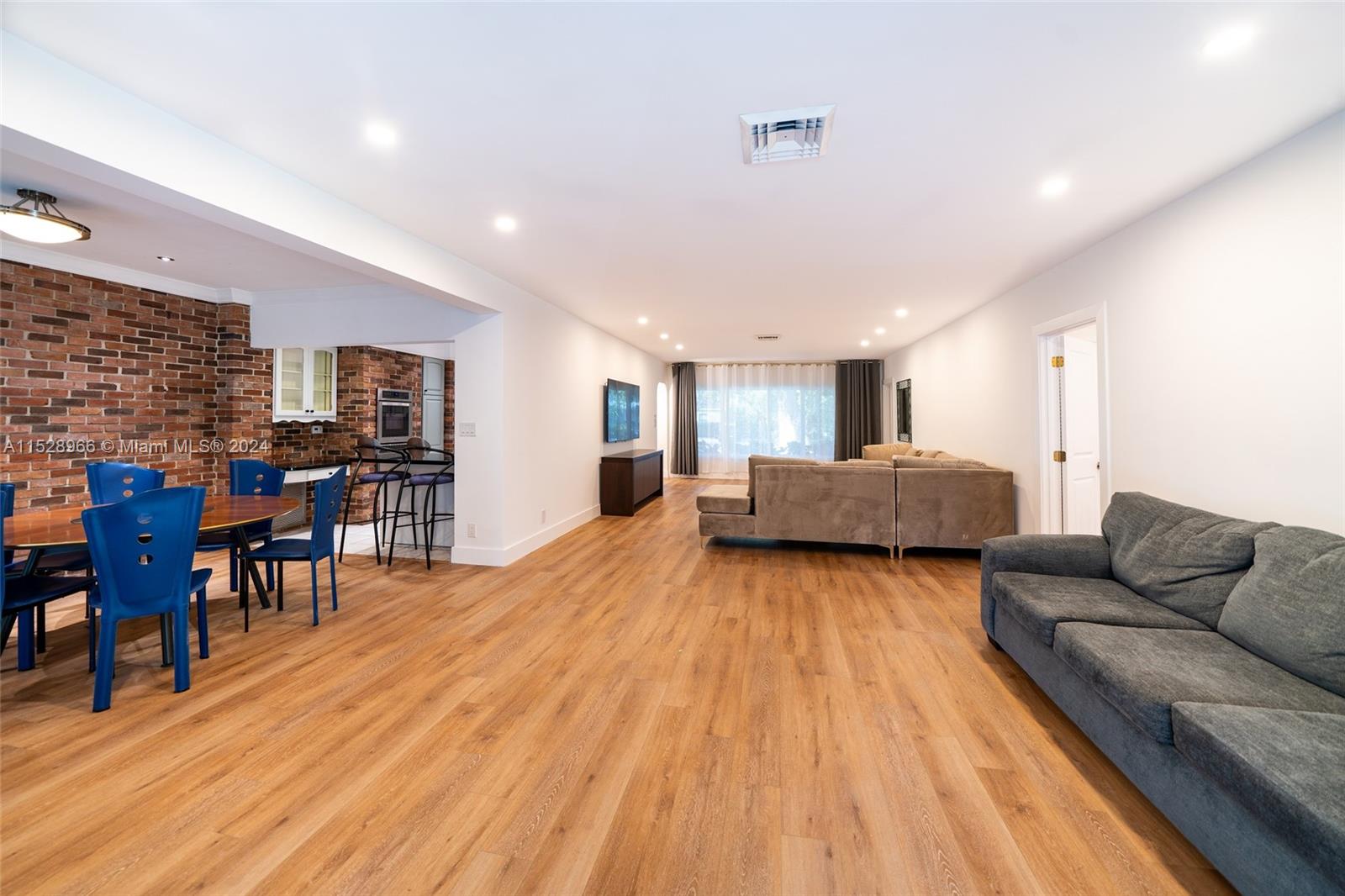 1310 Jackson St 1310, Hollywood, Florida 33019, 3 Bedrooms Bedrooms, ,3 BathroomsBathrooms,Residentiallease,For Rent,1310 Jackson St 1310,A11528966