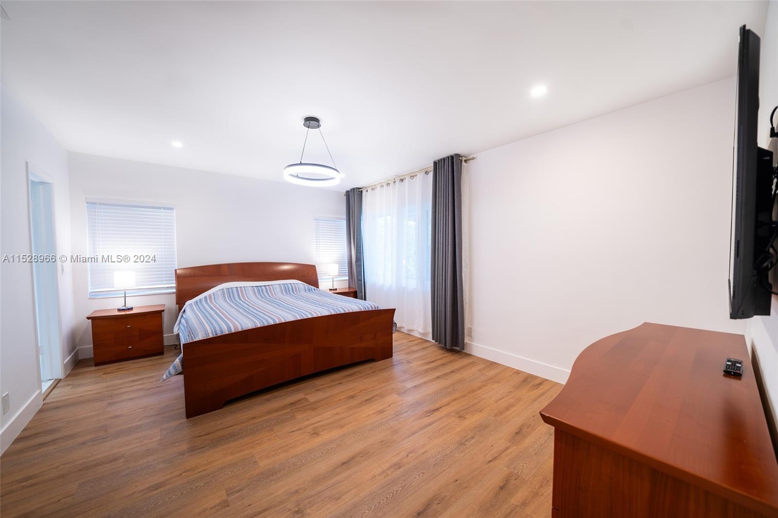 1310 Jackson St 1310, Hollywood, Florida 33019, 3 Bedrooms Bedrooms, ,3 BathroomsBathrooms,Residentiallease,For Rent,1310 Jackson St 1310,A11528966