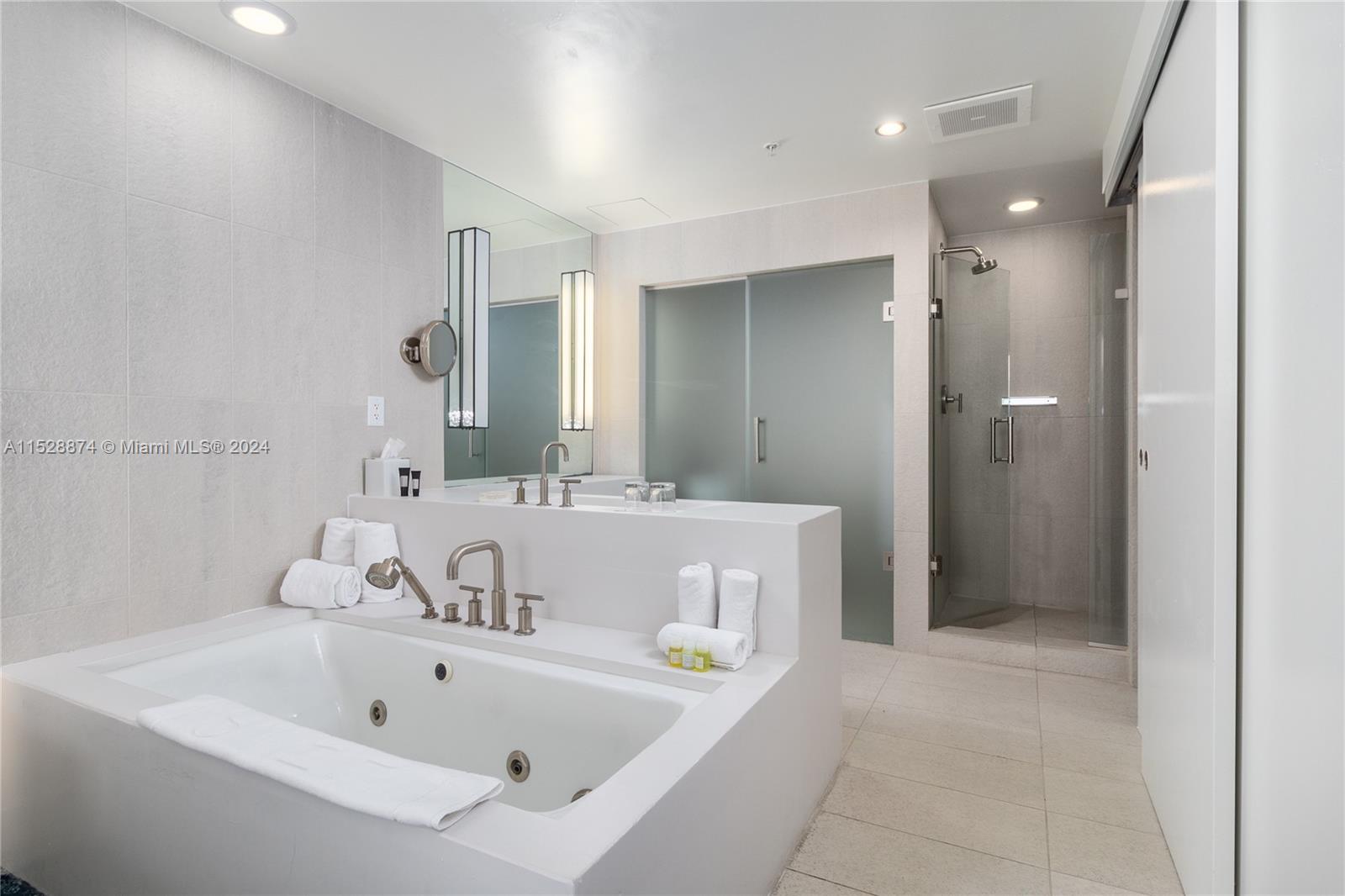 3101 Bayshore Dr, Fort Lauderdale, FL, 33304 United States, 2 Bedrooms Bedrooms, ,2 BathroomsBathrooms,Residential,For Sale,Bayshore Dr,A11528874