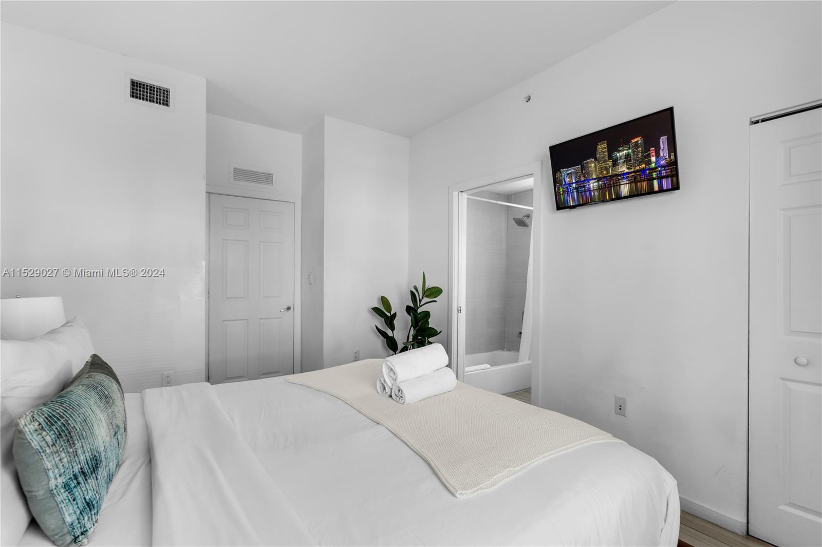 481 NE 29th St 601, Miami, Florida 33137, 2 Bedrooms Bedrooms, ,2 BathroomsBathrooms,Residential,For Sale,481 NE 29th St 601,A11529027
