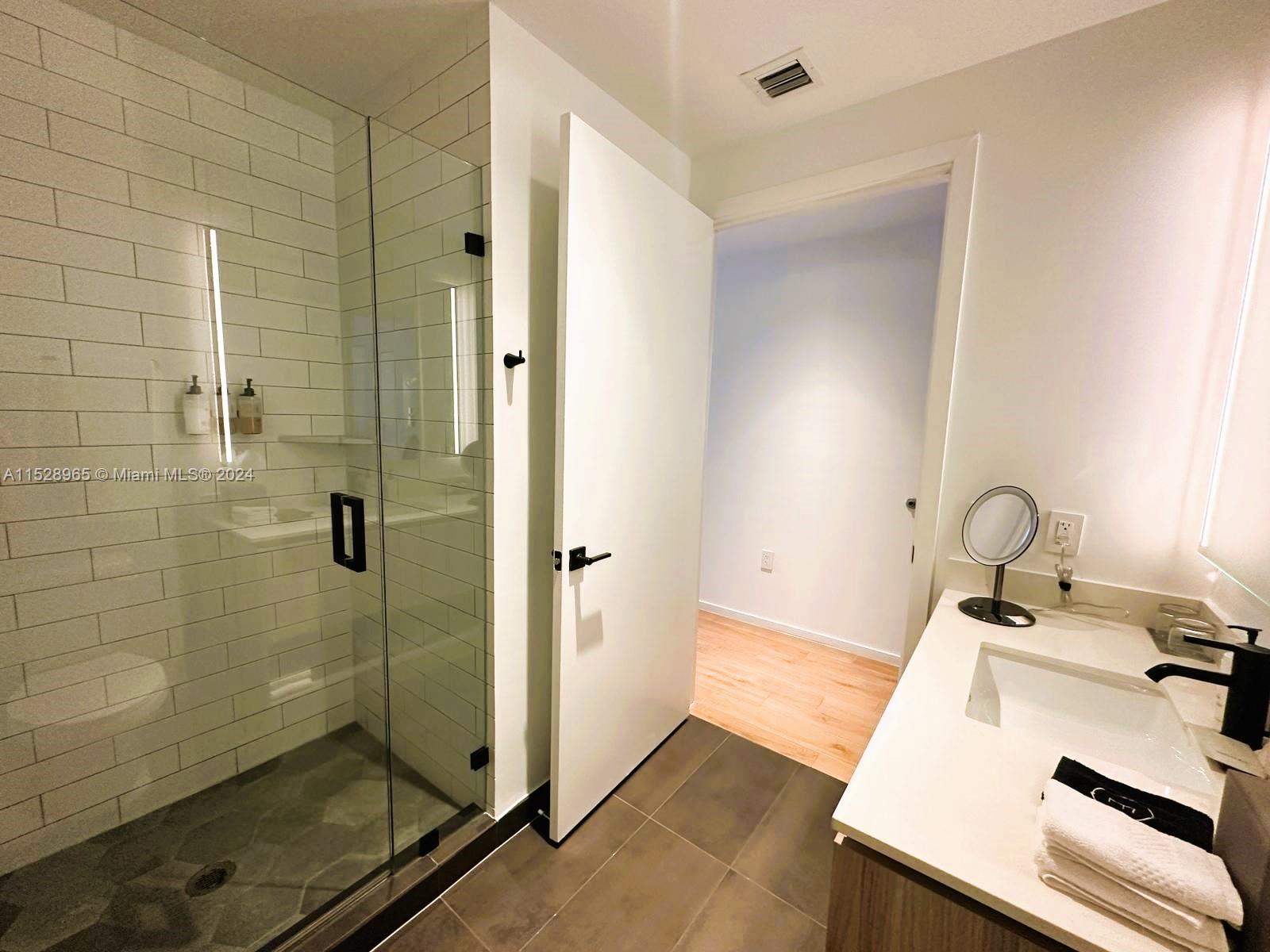 398 NE 5th St 3708, Miami, Florida 33132, 1 Bedroom Bedrooms, ,1 BathroomBathrooms,Residentiallease,For Rent,398 NE 5th St 3708,A11528965