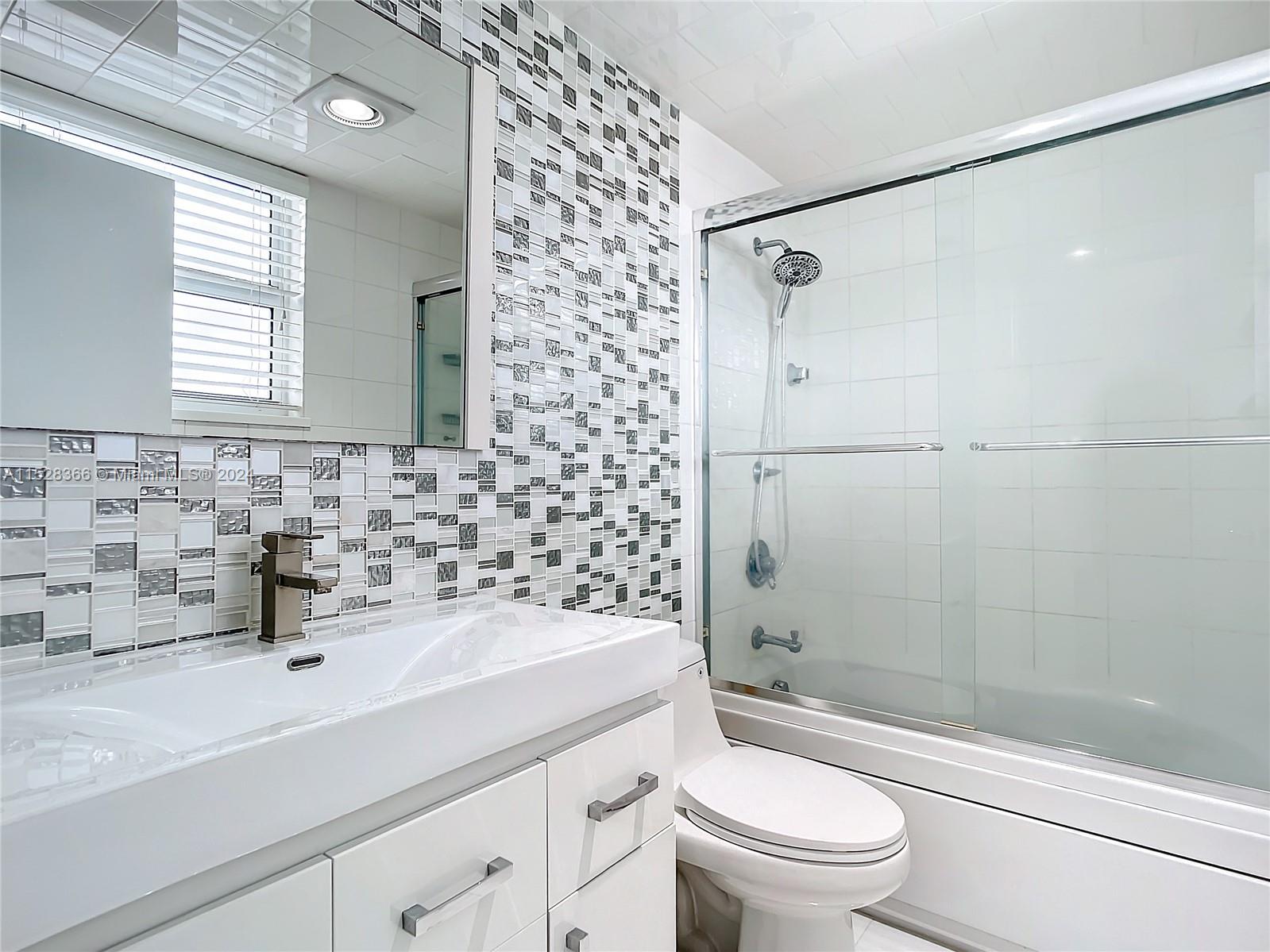 4250 Galt Ocean Dr, Fort Lauderdale, FL, 33308 United States, 2 Bedrooms Bedrooms, ,2 BathroomsBathrooms,Residential,For Sale,Galt Ocean Dr,A11528366