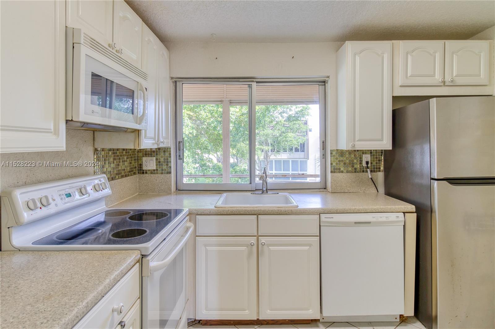 9301 Lime Bay Blvd 312, Tamarac, Florida 33321, 2 Bedrooms Bedrooms, ,2 BathroomsBathrooms,Residential,For Sale,9301 Lime Bay Blvd 312,A11528223