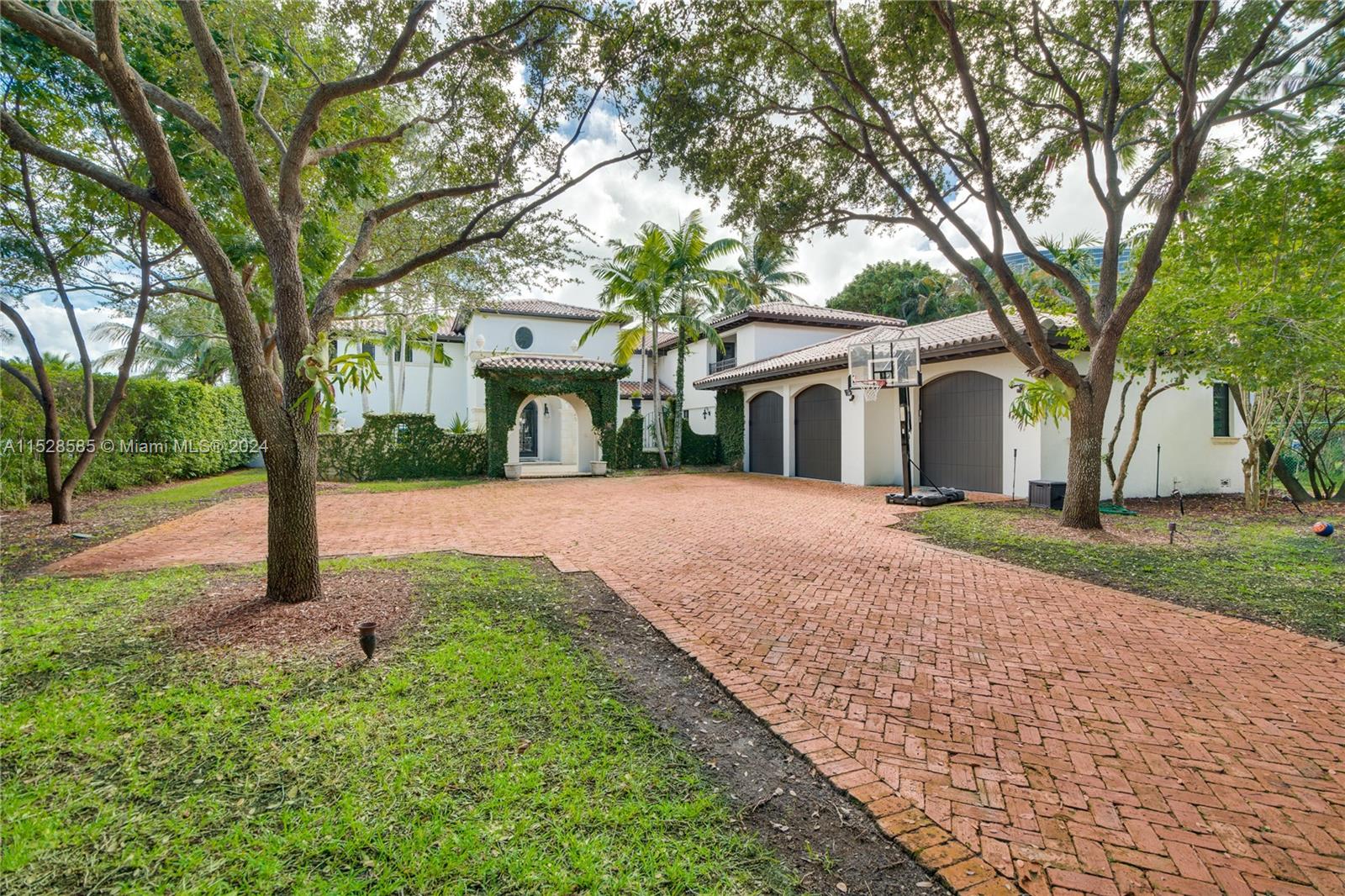 586 Sabal Palm Rd, Miami, FL, 33137 United States, 7 Bedrooms Bedrooms, ,5 BathroomsBathrooms,Residential,For Sale,Sabal Palm Rd,A11528585