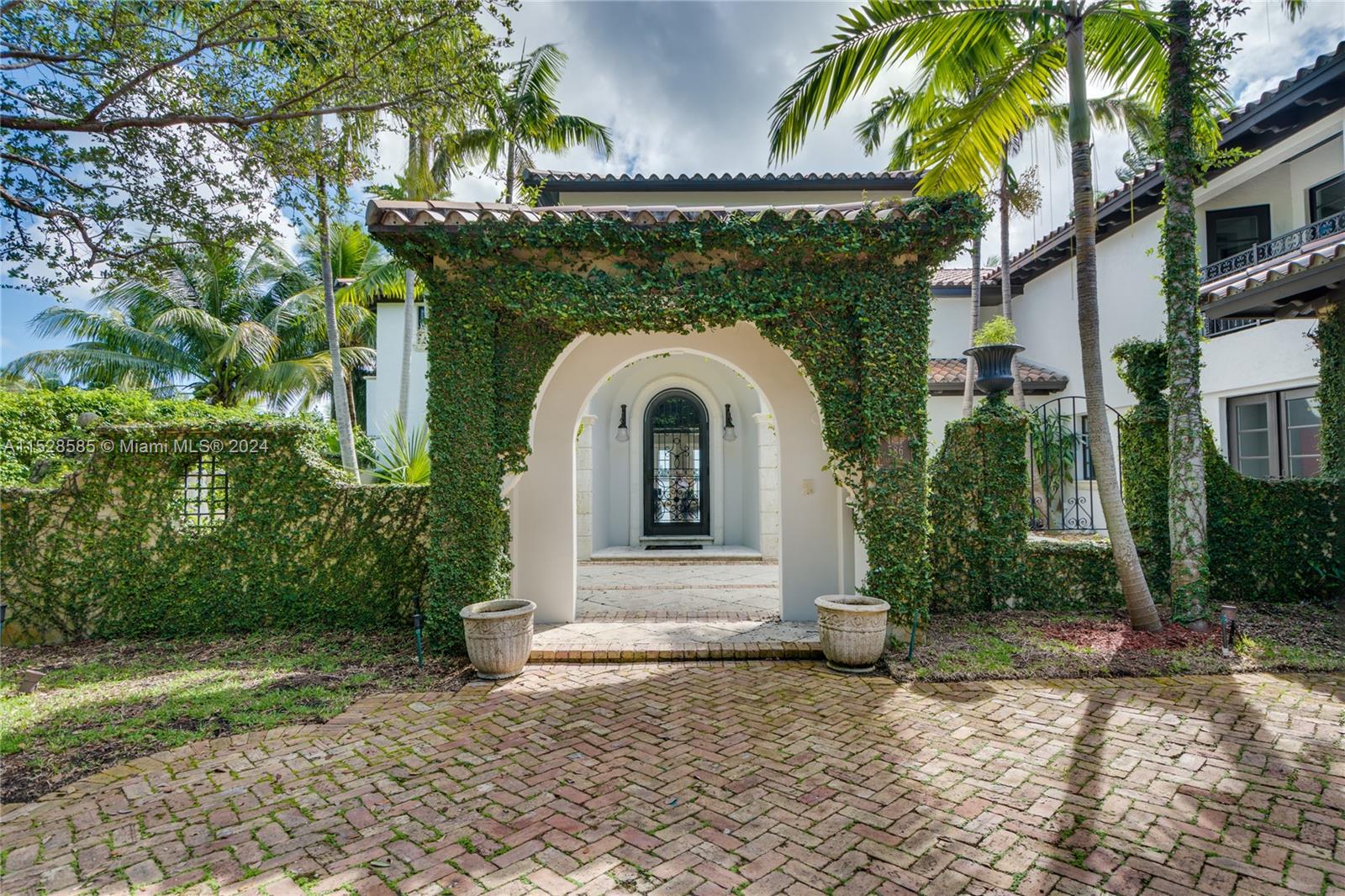 586 Sabal Palm Rd, Miami, FL, 33137 United States, 7 Bedrooms Bedrooms, ,5 BathroomsBathrooms,Residential,For Sale,Sabal Palm Rd,A11528585