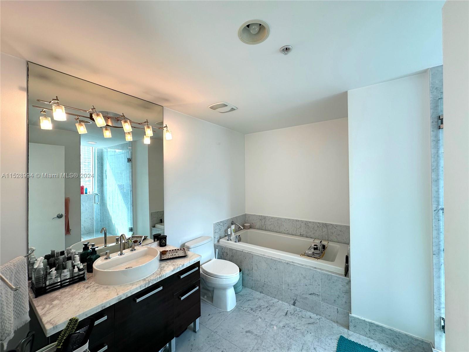 253 NE 2nd St 1108, Miami, Florida 33132, 2 Bedrooms Bedrooms, ,2 BathroomsBathrooms,Residential,For Sale,253 NE 2nd St 1108,A11528994