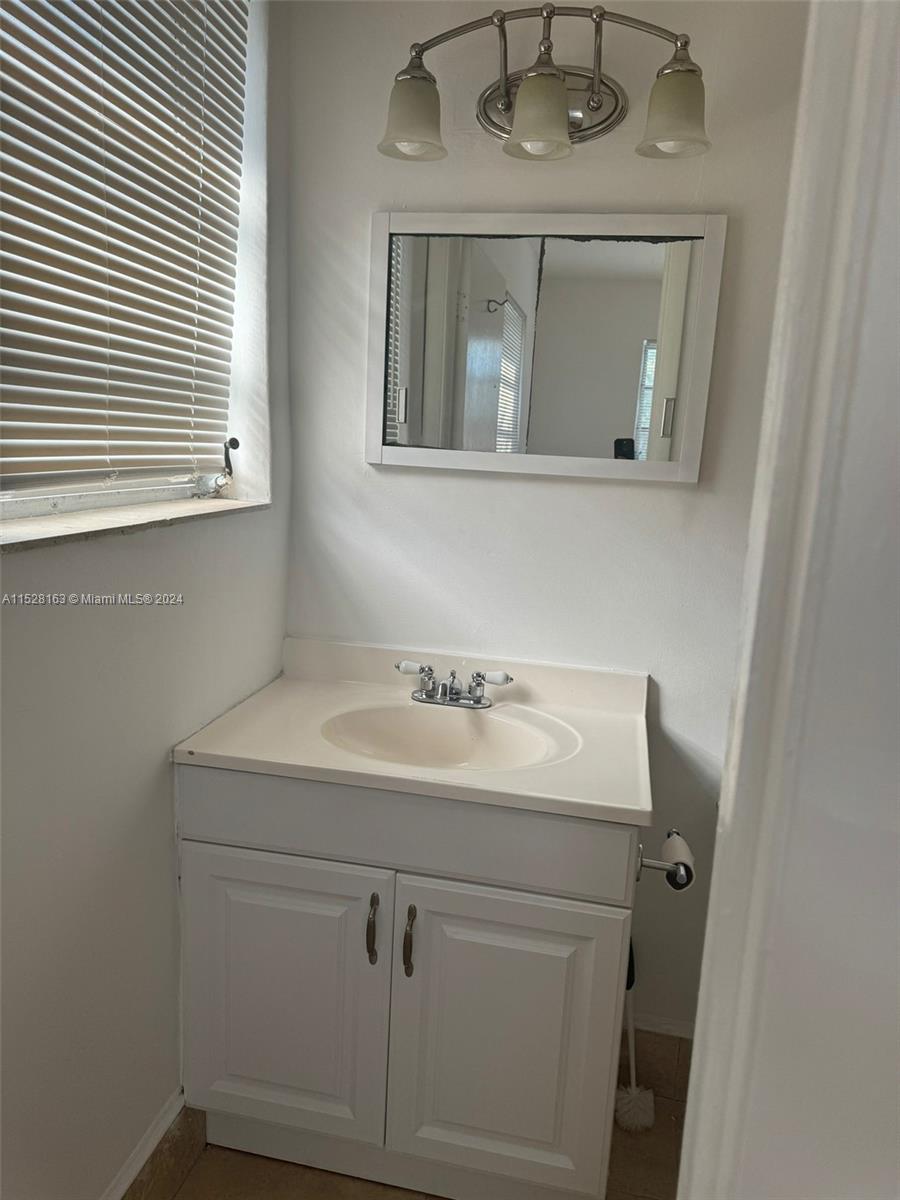 1316 NE 105th St 104, Miami Shores, Florida 33138, 2 Bedrooms Bedrooms, ,2 BathroomsBathrooms,Residentiallease,For Rent,1316 NE 105th St 104,A11528163