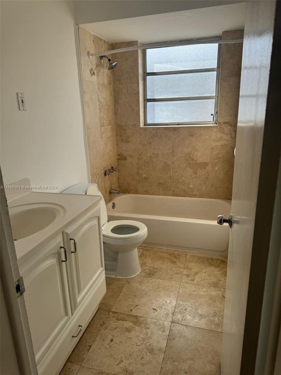 1316 NE 105th St 104, Miami Shores, Florida 33138, 2 Bedrooms Bedrooms, ,2 BathroomsBathrooms,Residentiallease,For Rent,1316 NE 105th St 104,A11528163