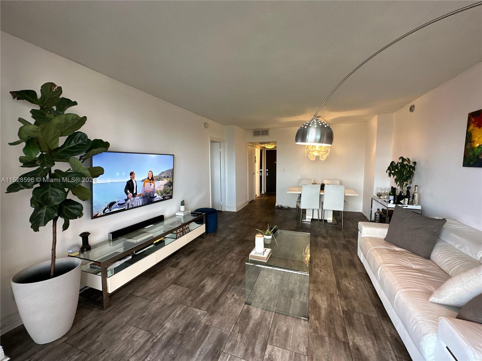 20301 W Country Club Dr 2427, Aventura, Florida 33180, 1 Bedroom Bedrooms, ,1 BathroomBathrooms,Residentiallease,For Rent,20301 W Country Club Dr 2427,A11528596