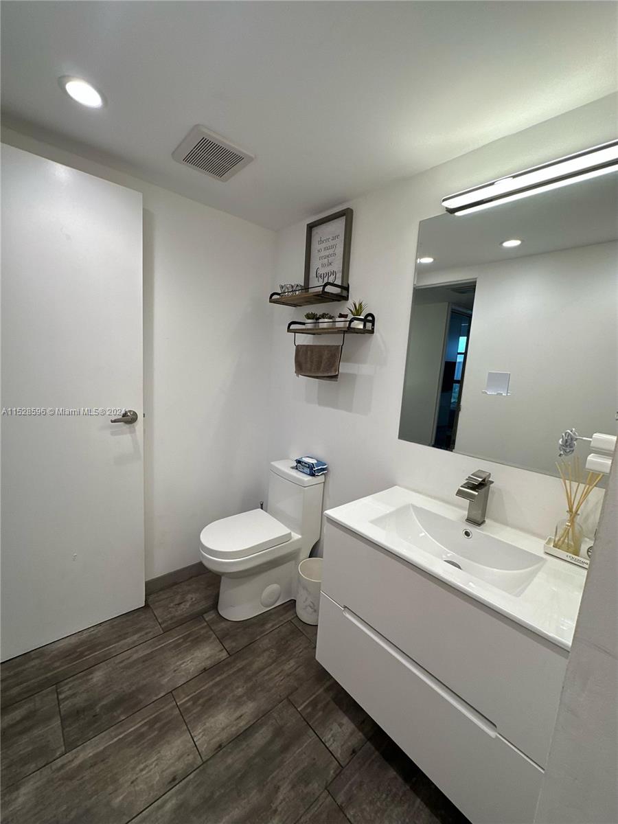 20301 W Country Club Dr 2427, Aventura, Florida 33180, 1 Bedroom Bedrooms, ,1 BathroomBathrooms,Residentiallease,For Rent,20301 W Country Club Dr 2427,A11528596