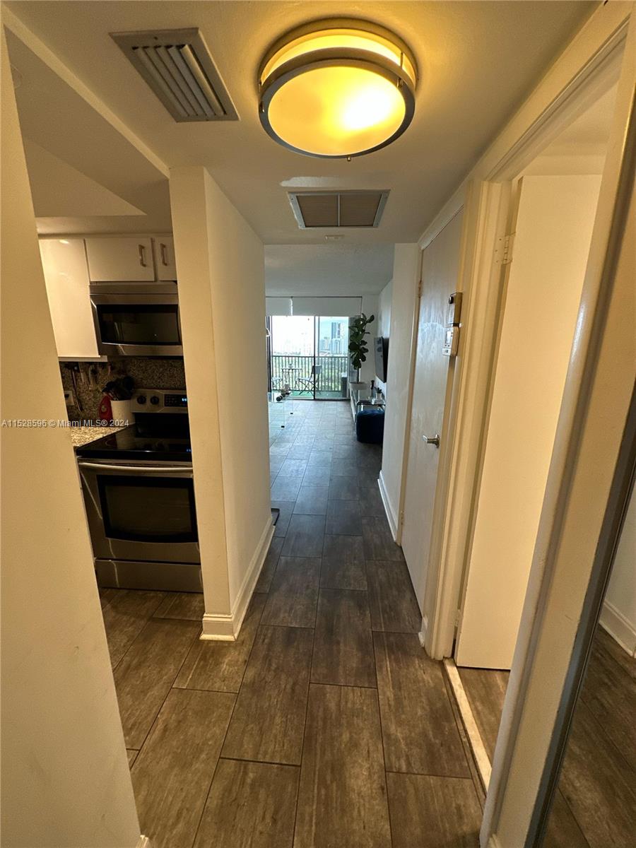 20301 W Country Club Dr 2427, Aventura, Florida 33180, 1 Bedroom Bedrooms, ,1 BathroomBathrooms,Residentiallease,For Rent,20301 W Country Club Dr 2427,A11528596