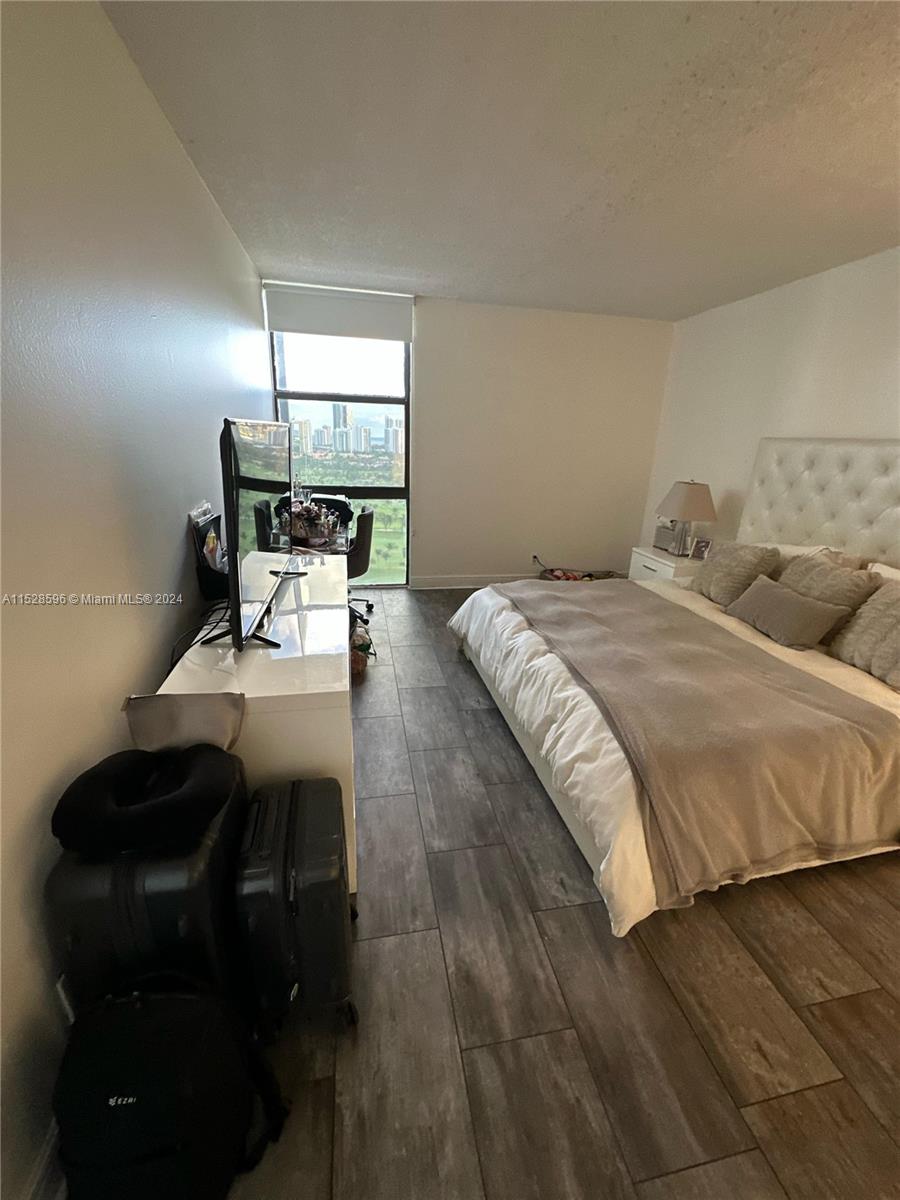 20301 W Country Club Dr 2427, Aventura, Florida 33180, 1 Bedroom Bedrooms, ,1 BathroomBathrooms,Residentiallease,For Rent,20301 W Country Club Dr 2427,A11528596