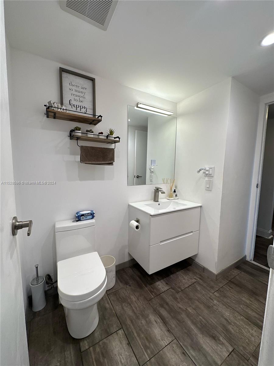 20301 W Country Club Dr 2427, Aventura, Florida 33180, 1 Bedroom Bedrooms, ,1 BathroomBathrooms,Residentiallease,For Rent,20301 W Country Club Dr 2427,A11528596