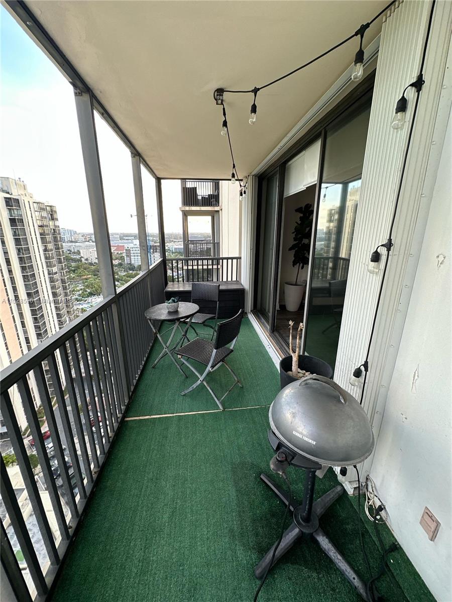 20301 W Country Club Dr 2427, Aventura, Florida 33180, 1 Bedroom Bedrooms, ,1 BathroomBathrooms,Residentiallease,For Rent,20301 W Country Club Dr 2427,A11528596