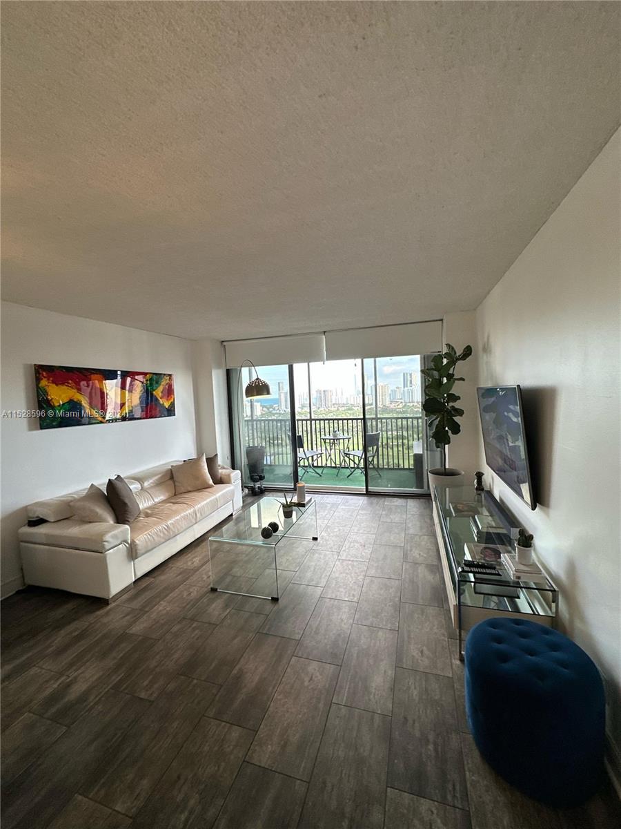 20301 W Country Club Dr 2427, Aventura, Florida 33180, 1 Bedroom Bedrooms, ,1 BathroomBathrooms,Residentiallease,For Rent,20301 W Country Club Dr 2427,A11528596