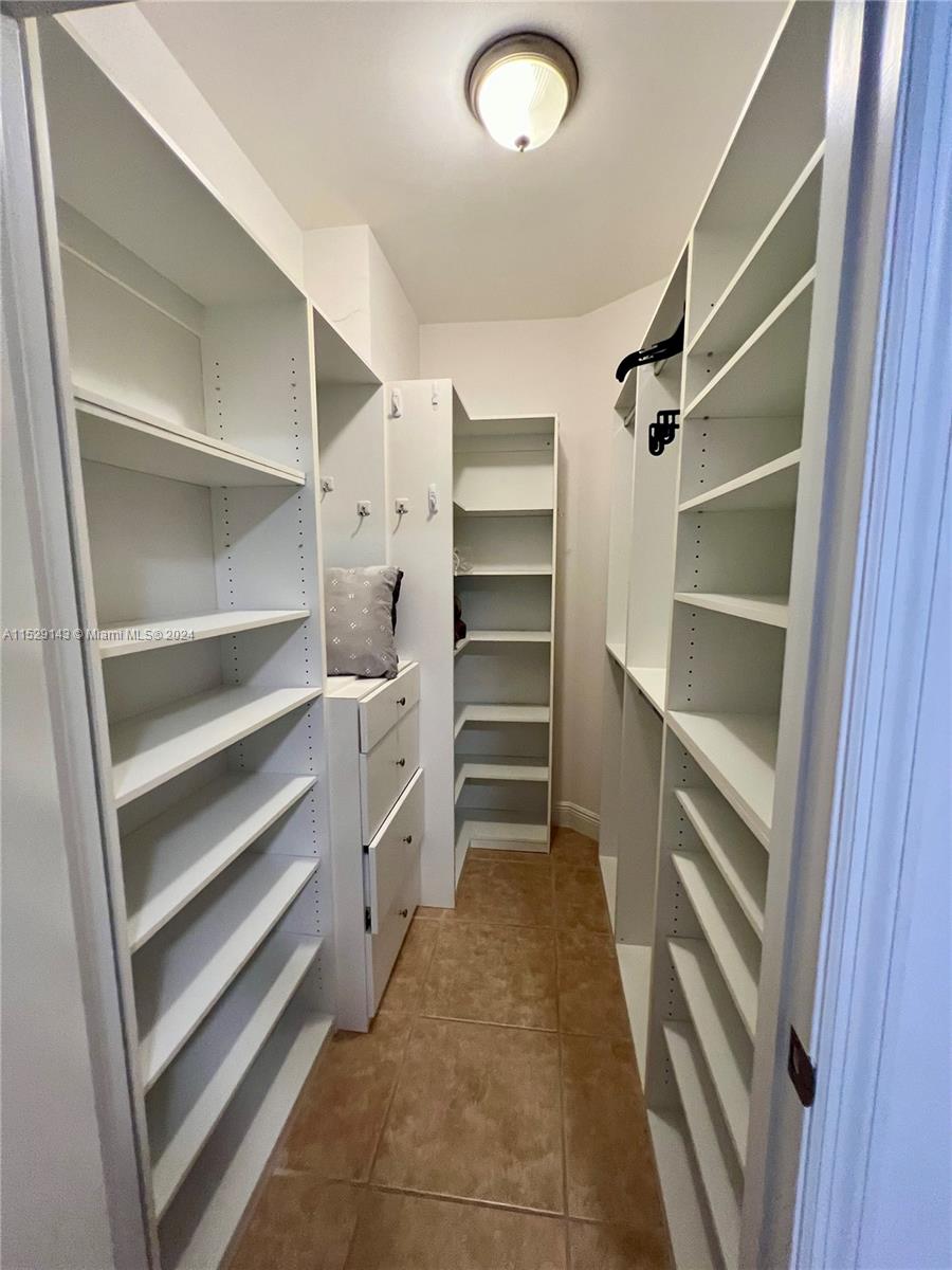 19900 E Country Club Dr 318, Aventura, Florida 33180, 2 Bedrooms Bedrooms, ,2 BathroomsBathrooms,Residentiallease,For Rent,19900 E Country Club Dr 318,A11529143