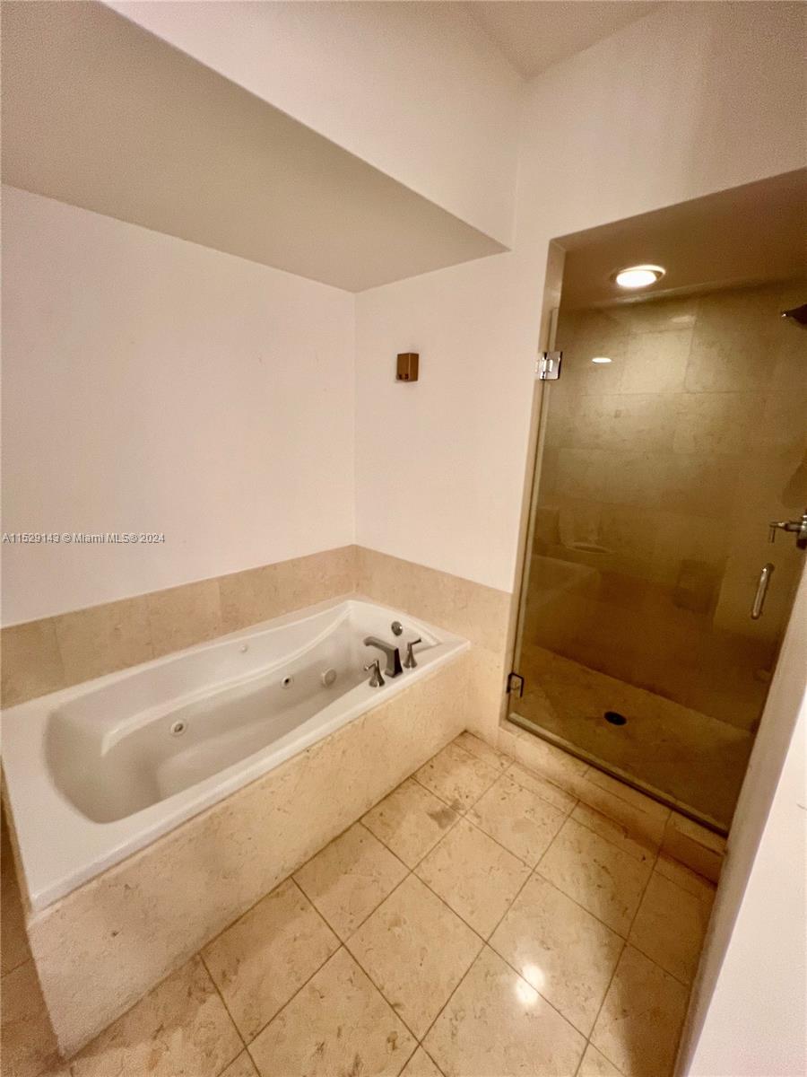 19900 E Country Club Dr 318, Aventura, Florida 33180, 2 Bedrooms Bedrooms, ,2 BathroomsBathrooms,Residentiallease,For Rent,19900 E Country Club Dr 318,A11529143