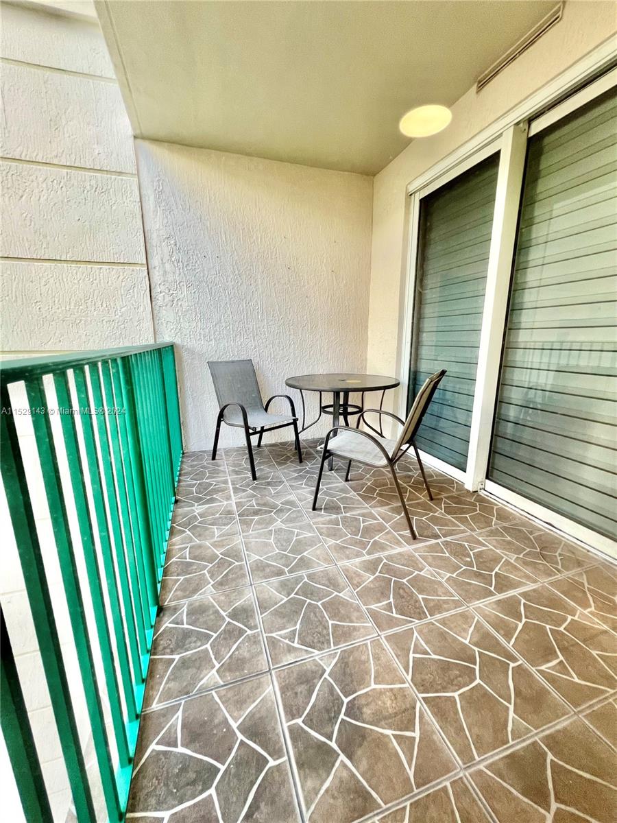 19900 E Country Club Dr 318, Aventura, Florida 33180, 2 Bedrooms Bedrooms, ,2 BathroomsBathrooms,Residentiallease,For Rent,19900 E Country Club Dr 318,A11529143