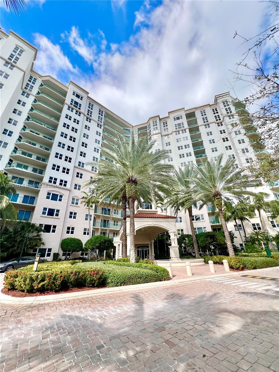 19900 E Country Club Dr 318, Aventura, Florida 33180, 2 Bedrooms Bedrooms, ,2 BathroomsBathrooms,Residentiallease,For Rent,19900 E Country Club Dr 318,A11529143