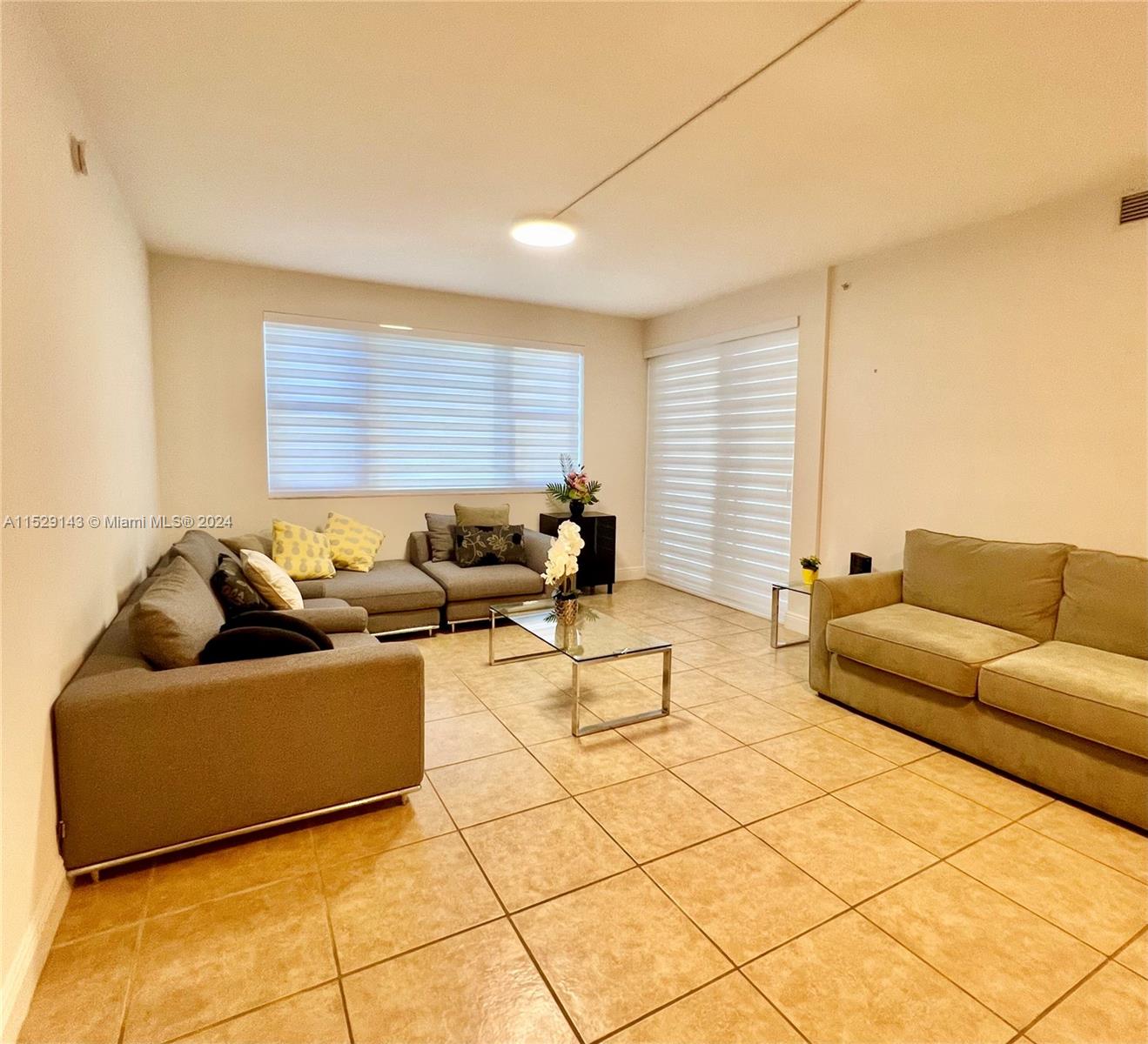 19900 E Country Club Dr 318, Aventura, Florida 33180, 2 Bedrooms Bedrooms, ,2 BathroomsBathrooms,Residentiallease,For Rent,19900 E Country Club Dr 318,A11529143
