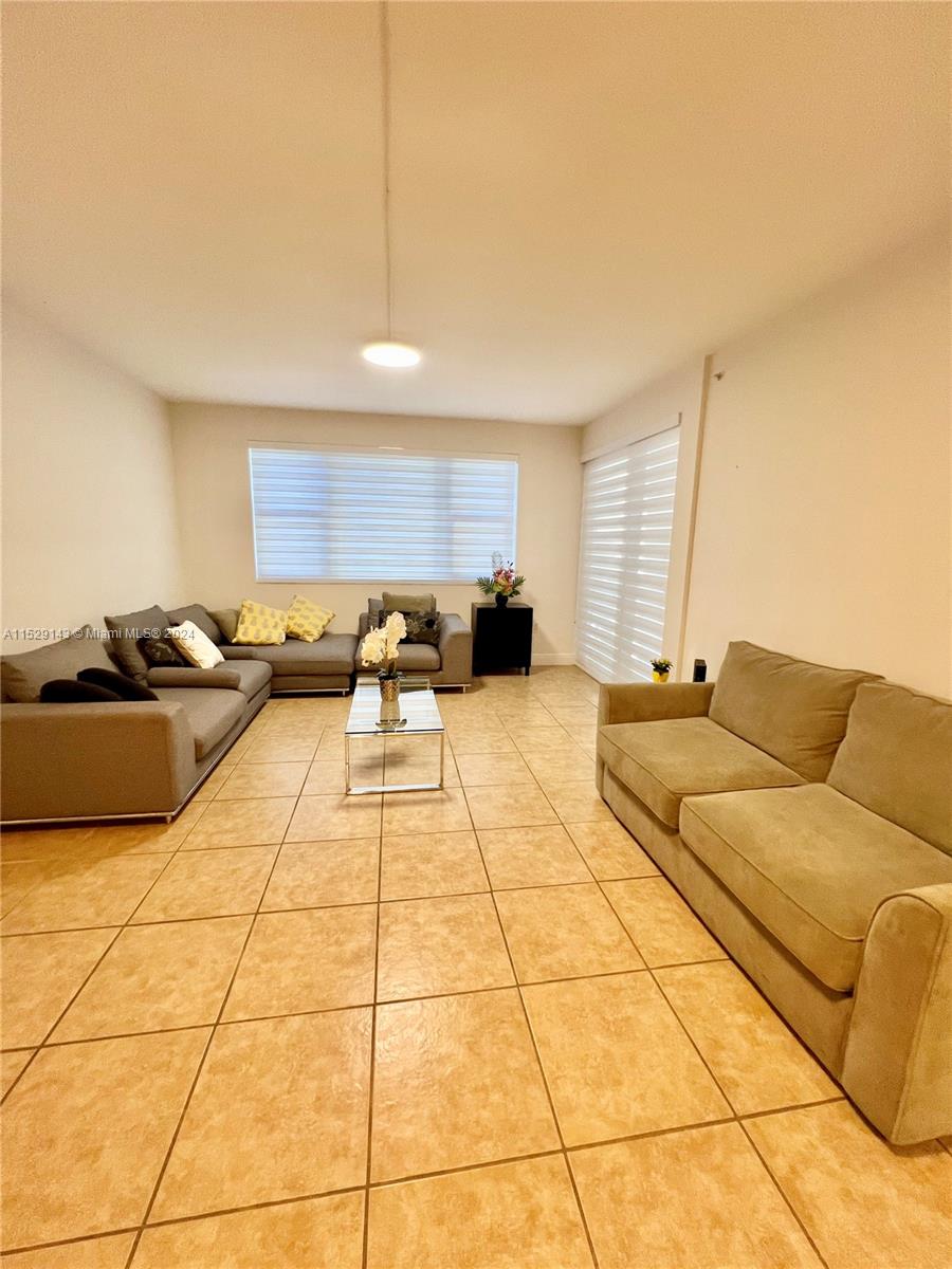 19900 E Country Club Dr 318, Aventura, Florida 33180, 2 Bedrooms Bedrooms, ,2 BathroomsBathrooms,Residentiallease,For Rent,19900 E Country Club Dr 318,A11529143