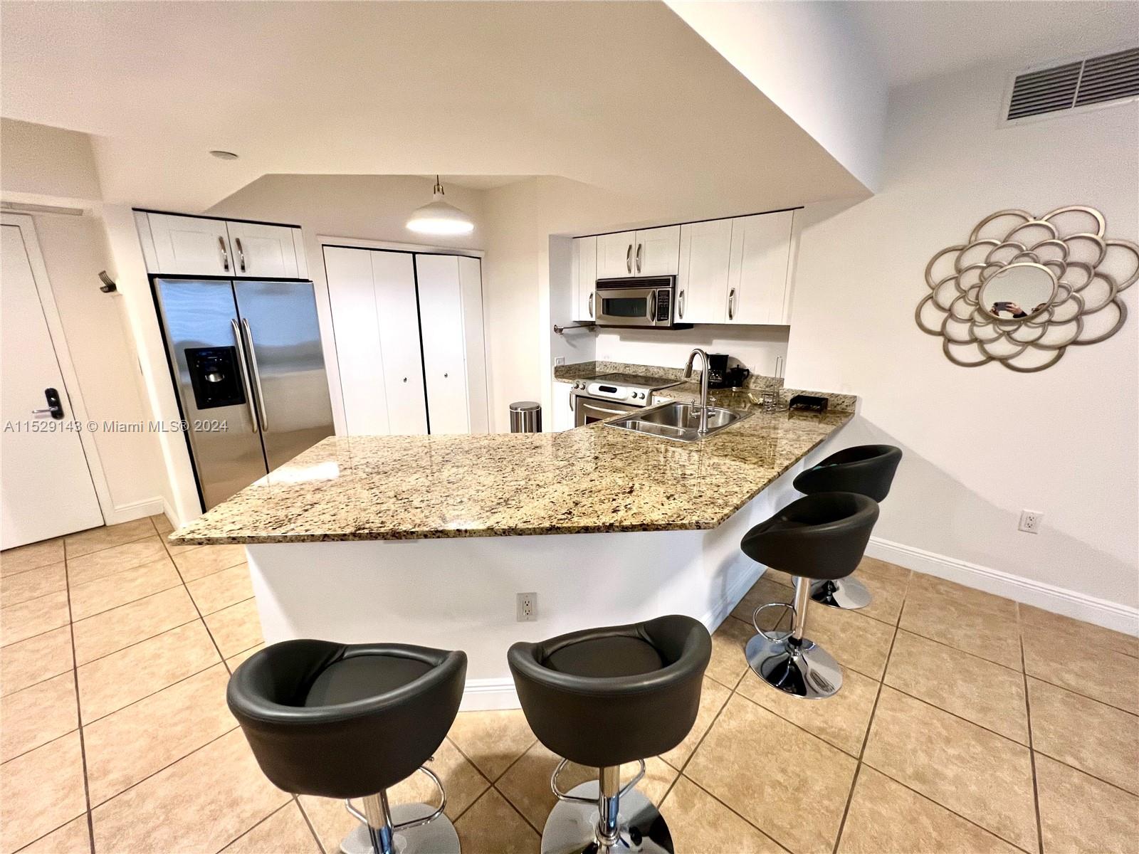 19900 E Country Club Dr 318, Aventura, Florida 33180, 2 Bedrooms Bedrooms, ,2 BathroomsBathrooms,Residentiallease,For Rent,19900 E Country Club Dr 318,A11529143