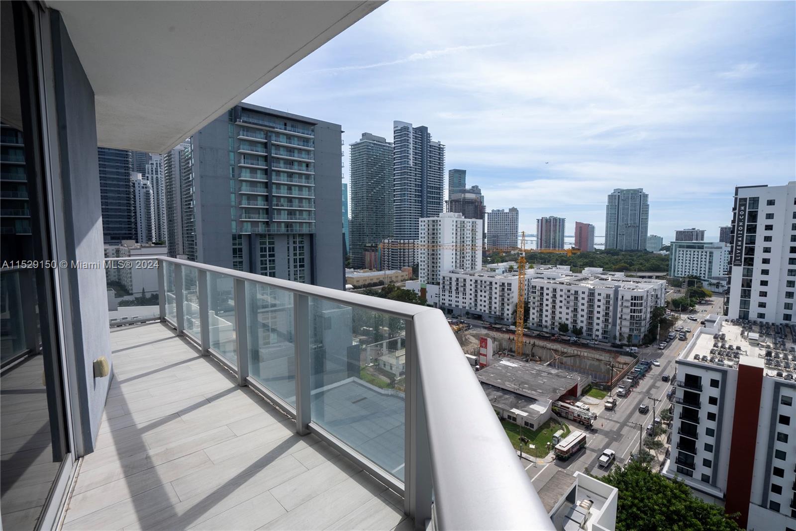 Presenting an unparalleled opportunity to acquire a sophisticated 3-bedroom, 3-bathroom unit in the heart of Miami's iconic Brickell district. This exclusive residence not only offers a spacious and contemporary living space but also treats you to breathtaking city views that redefine urban luxury. It has two parking spaces and two storages.
"Views that redefine urban luxury.
Marvel at the city's dynamic skyline from the comfort of your own home.