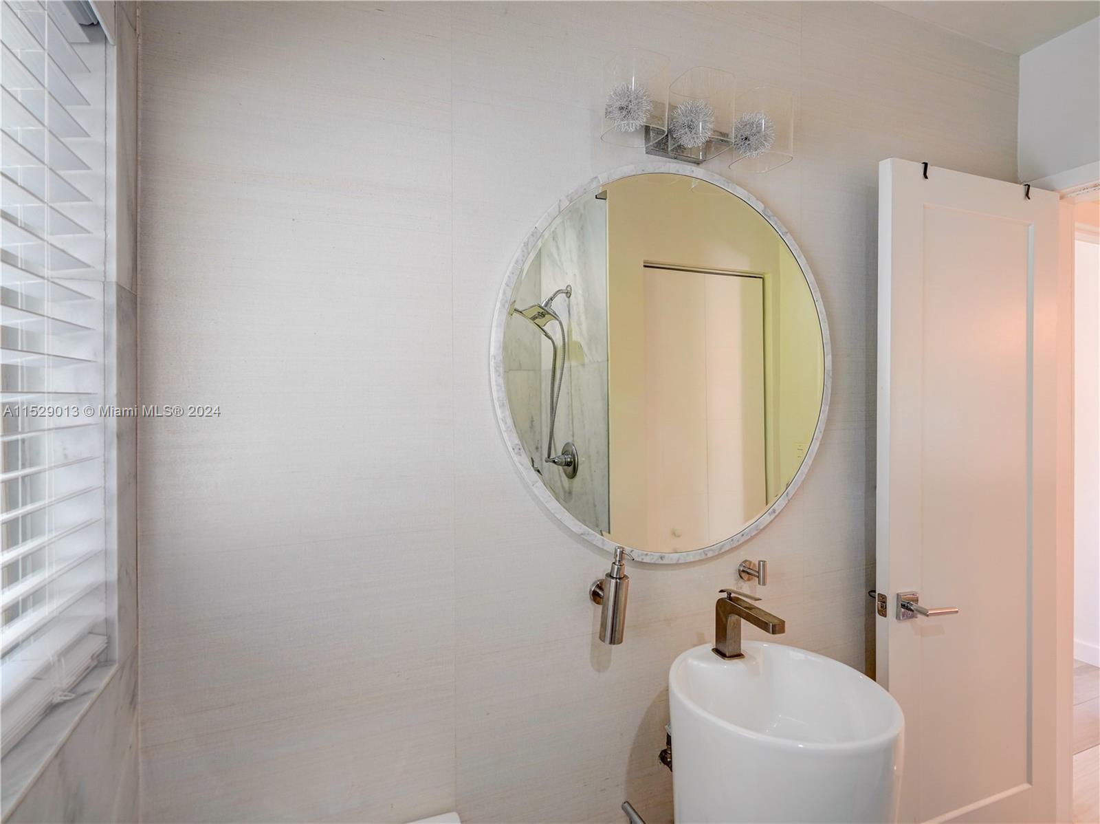 7710 Beachview Dr, North Bay Village, Florida 33141, 3 Bedrooms Bedrooms, ,2 BathroomsBathrooms,Residentiallease,For Rent,7710 Beachview Dr,A11529013