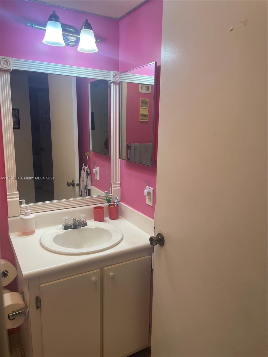 Secondary/Guest Bathroom