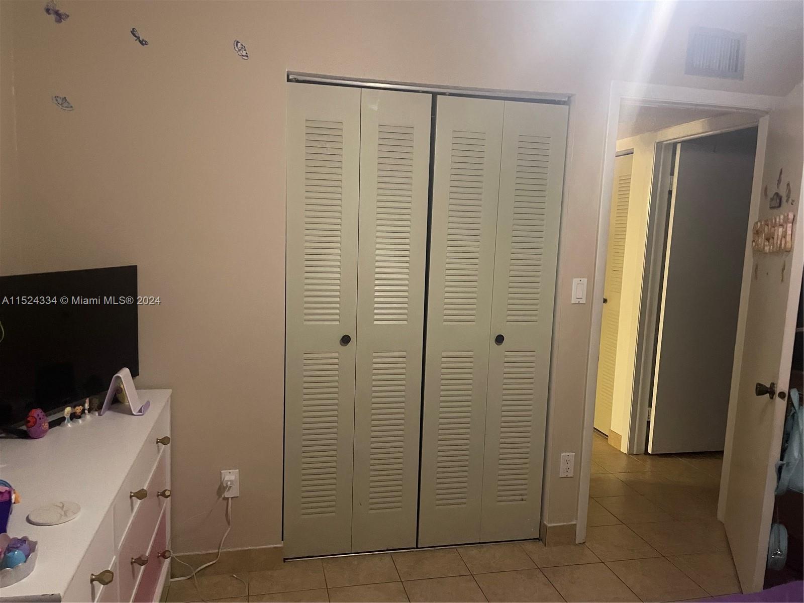 Secondary Bedroom & Closet