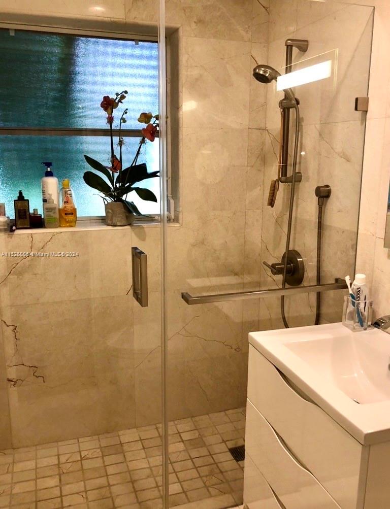 30 Almeria Ave 5, Coral Gables, Florida 33134, 1 Bedroom Bedrooms, ,1 BathroomBathrooms,Residential,For Sale,30 Almeria Ave 5,A11528006