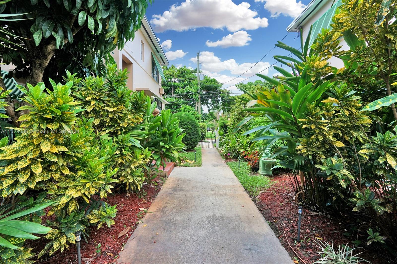 30 Almeria Ave 5, Coral Gables, Florida 33134, 1 Bedroom Bedrooms, ,1 BathroomBathrooms,Residential,For Sale,30 Almeria Ave 5,A11528006