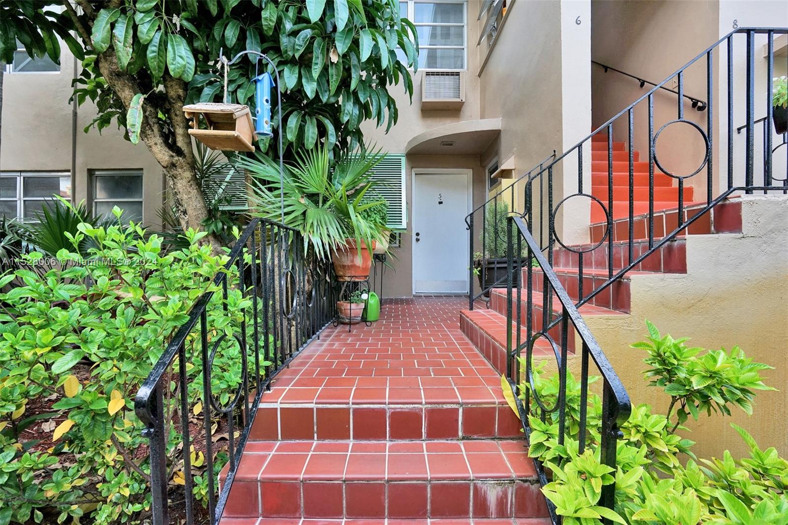 30 Almeria Ave 5, Coral Gables, Florida 33134, 1 Bedroom Bedrooms, ,1 BathroomBathrooms,Residential,For Sale,30 Almeria Ave 5,A11528006