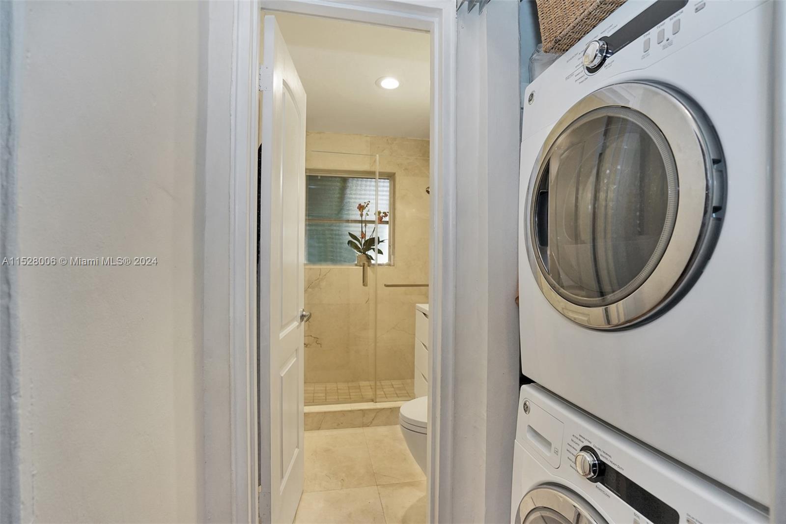 30 Almeria Ave 5, Coral Gables, Florida 33134, 1 Bedroom Bedrooms, ,1 BathroomBathrooms,Residential,For Sale,30 Almeria Ave 5,A11528006