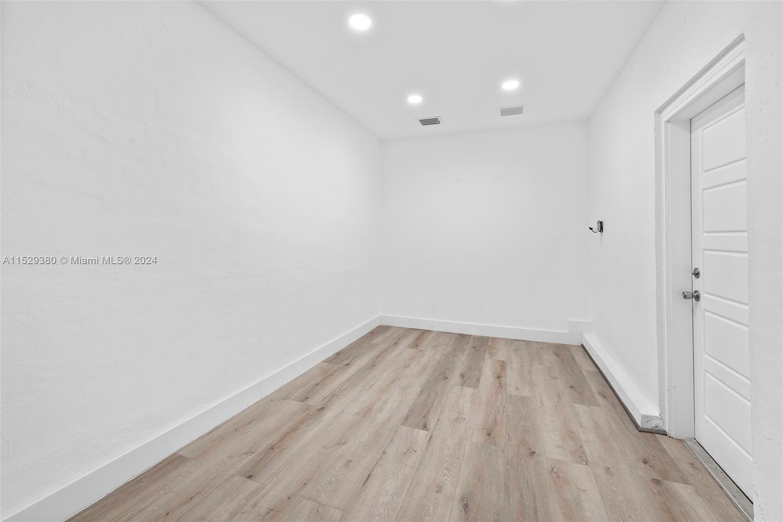 253 N Coconut Ln, Miami Beach, Florida 33139, 3 Bedrooms Bedrooms, ,3 BathroomsBathrooms,Residentiallease,For Rent,253 N Coconut Ln,A11529380