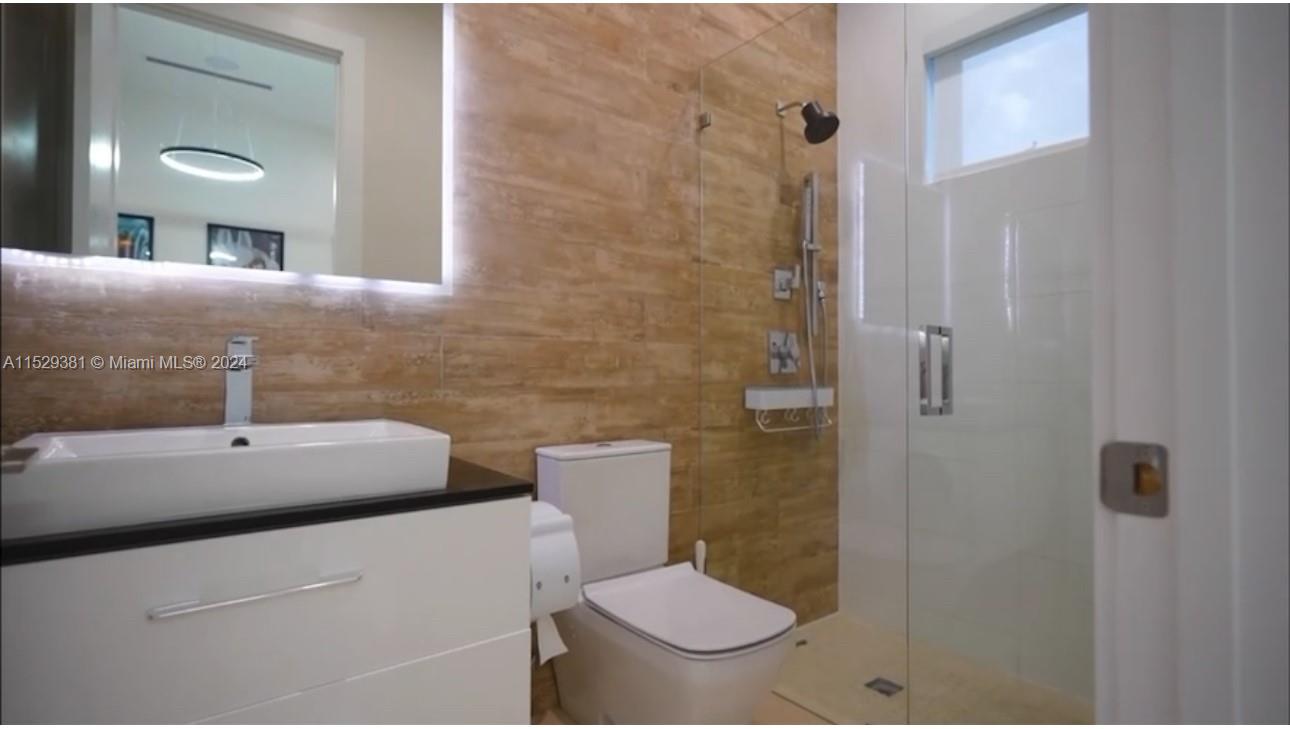 320 125th Ave, Miami, FL, 33184 United States, 5 Bedrooms Bedrooms, ,6 BathroomsBathrooms,Residential,For Sale,125th Ave,A11529381