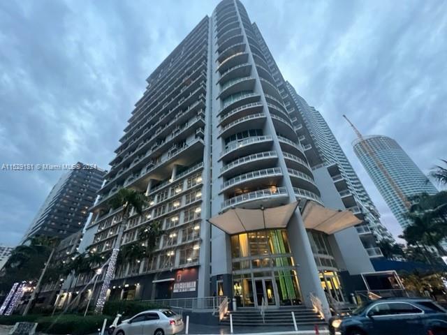 Trendy Loft in the heart of Brickell with 20ft high ceilings. Enjoy a spectacular view of the city skyline and river from the living room and balcony. Stunning 2-story loft with Industrial style floors and kitchen. Upstairs there is an open 2nd bedroom with full bathroom (full-size washer & dryer inside the bathroom) and a glass wall overlooking the living room and the city through the floor-to-ceiling windows. Also, you will find the master suite and private bathroom with a balcony looking to the pool and pickle-ball court.