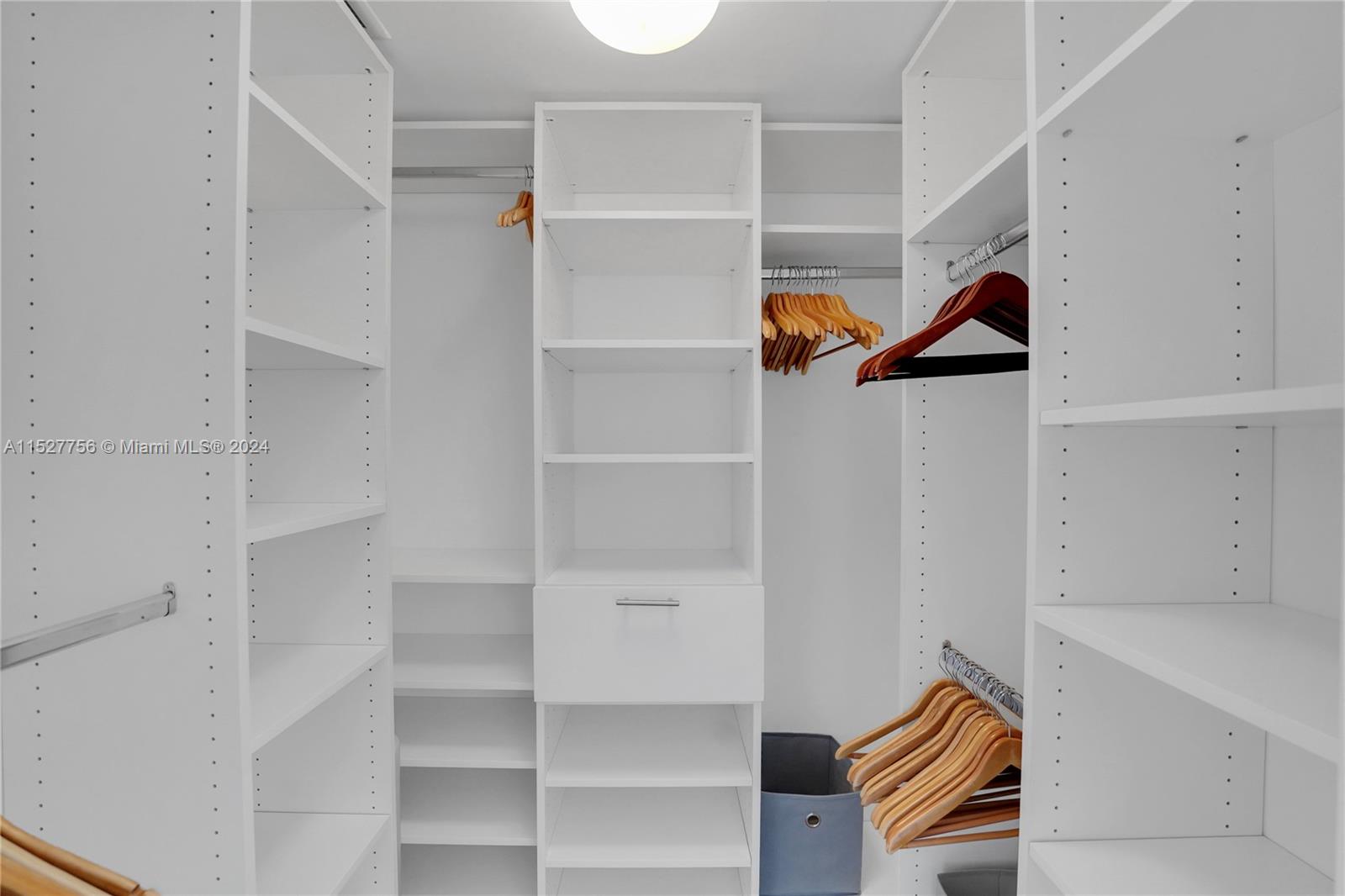 19501 W Country Club Dr 1909, Aventura, Florida 33180, 2 Bedrooms Bedrooms, ,2 BathroomsBathrooms,Residential,For Sale,19501 W Country Club Dr 1909,A11527756