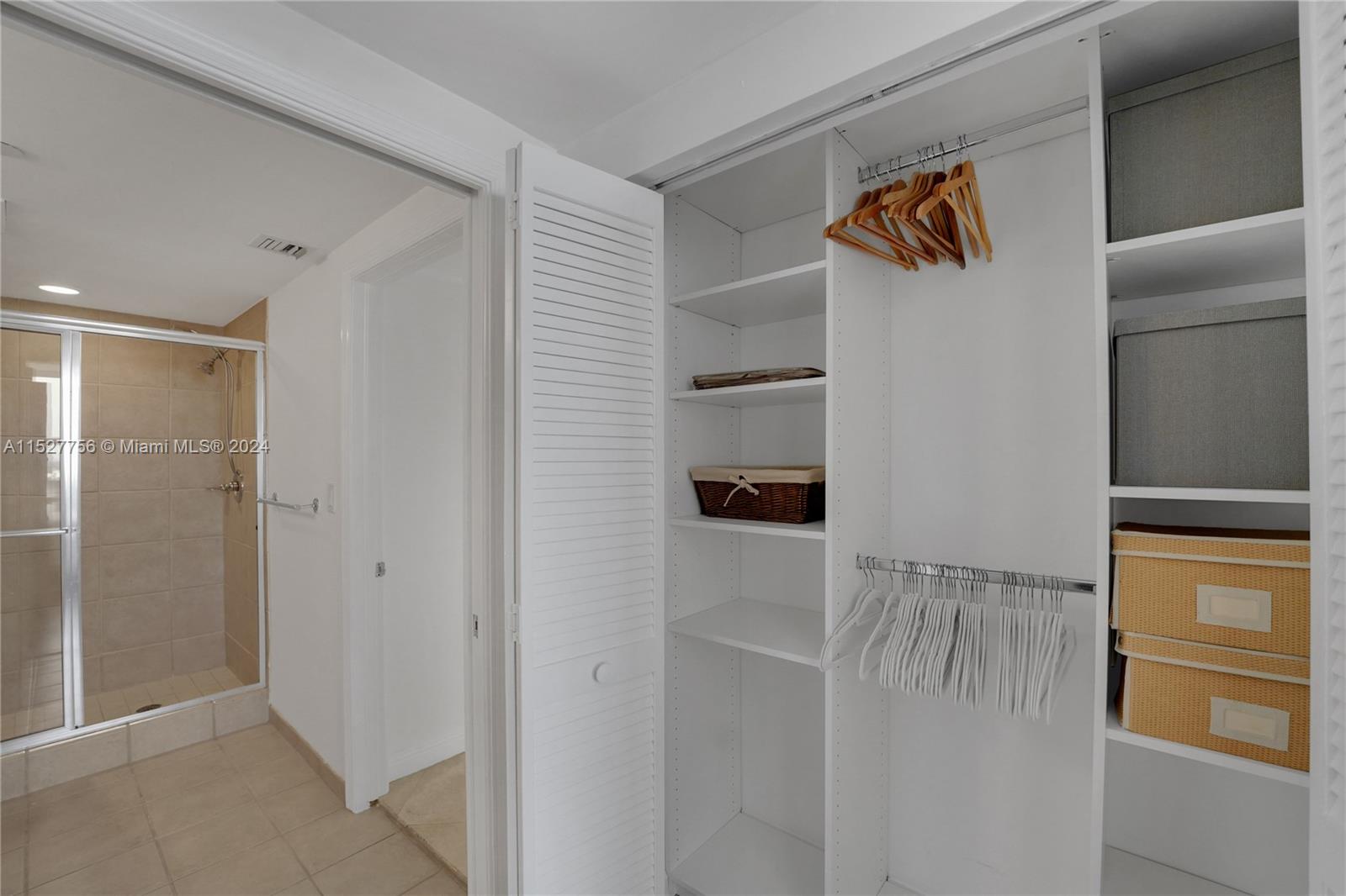 19501 W Country Club Dr 1909, Aventura, Florida 33180, 2 Bedrooms Bedrooms, ,2 BathroomsBathrooms,Residential,For Sale,19501 W Country Club Dr 1909,A11527756