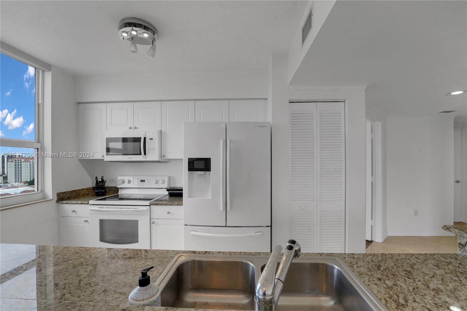 19501 W Country Club Dr 1909, Aventura, Florida 33180, 2 Bedrooms Bedrooms, ,2 BathroomsBathrooms,Residential,For Sale,19501 W Country Club Dr 1909,A11527756